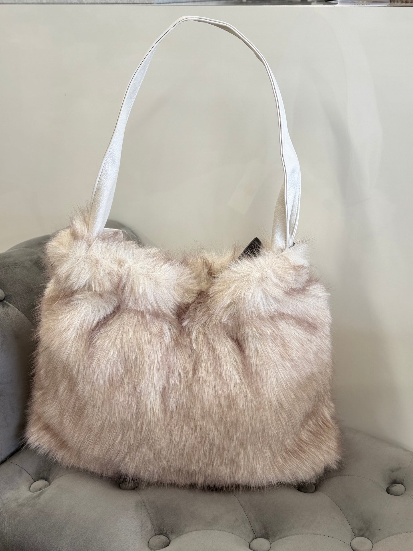 Borsa da spalla con pelliccia monomanico