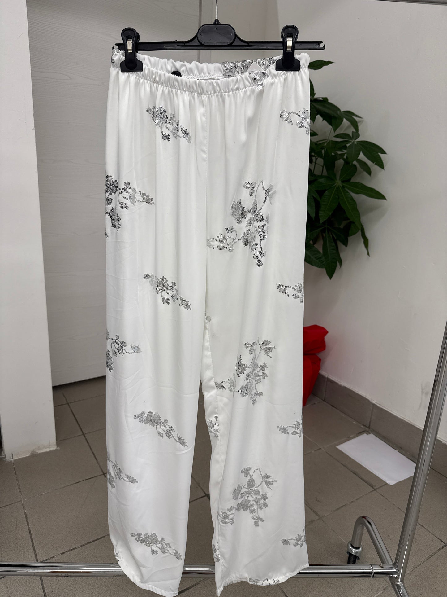 Pantalone con fiori a pallettes FGD MODA