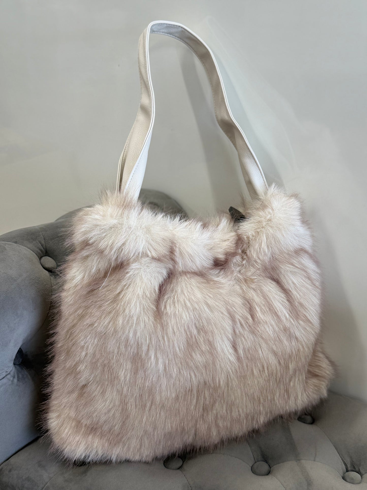 Borsa da spalla con pelliccia monomanico