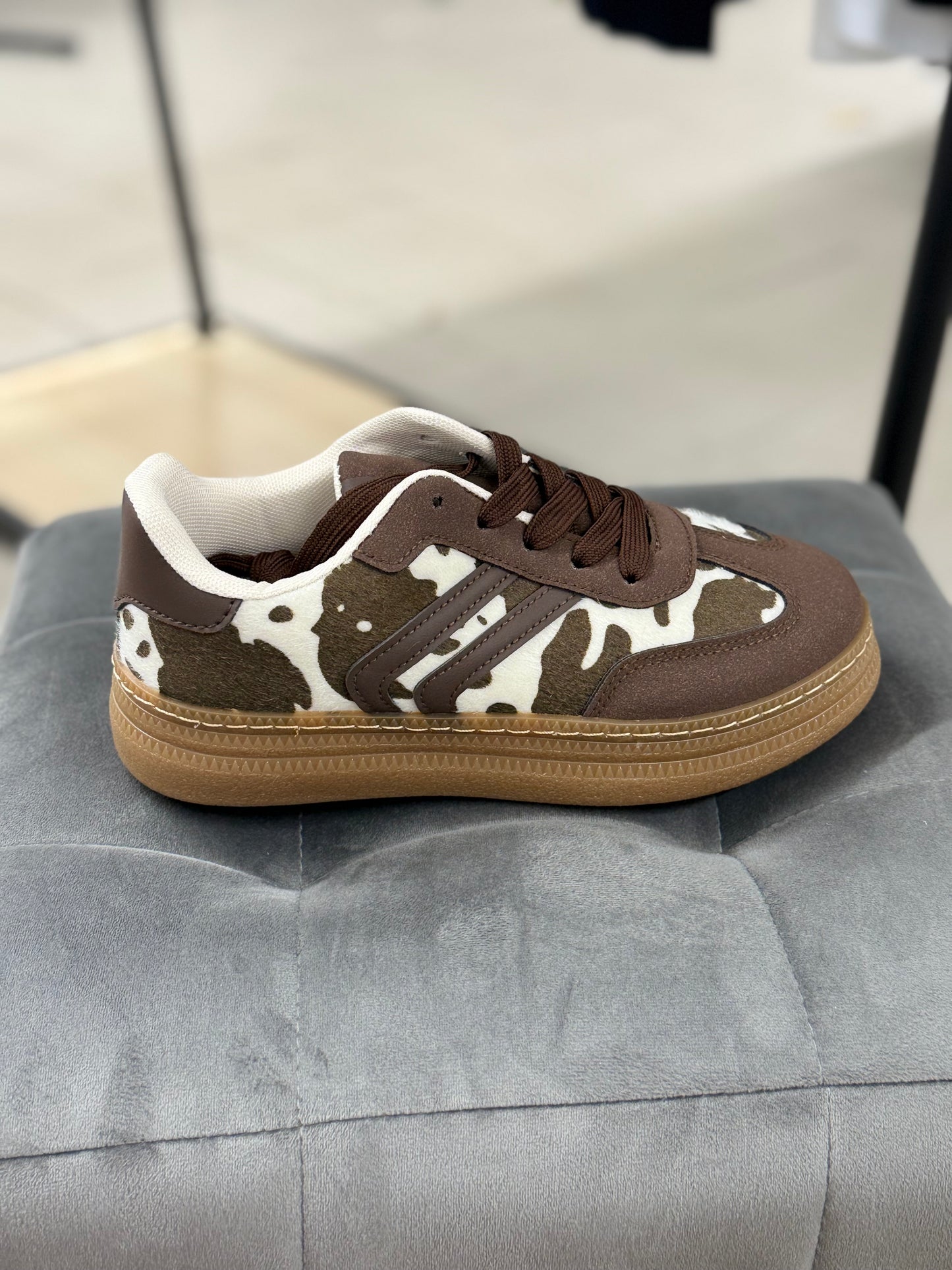 Sneakers con pelliccia maculata