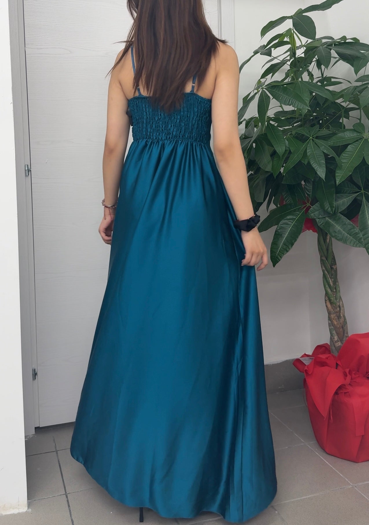 Abito lungo con pizzo e spacco sulla gamba FGD MODA