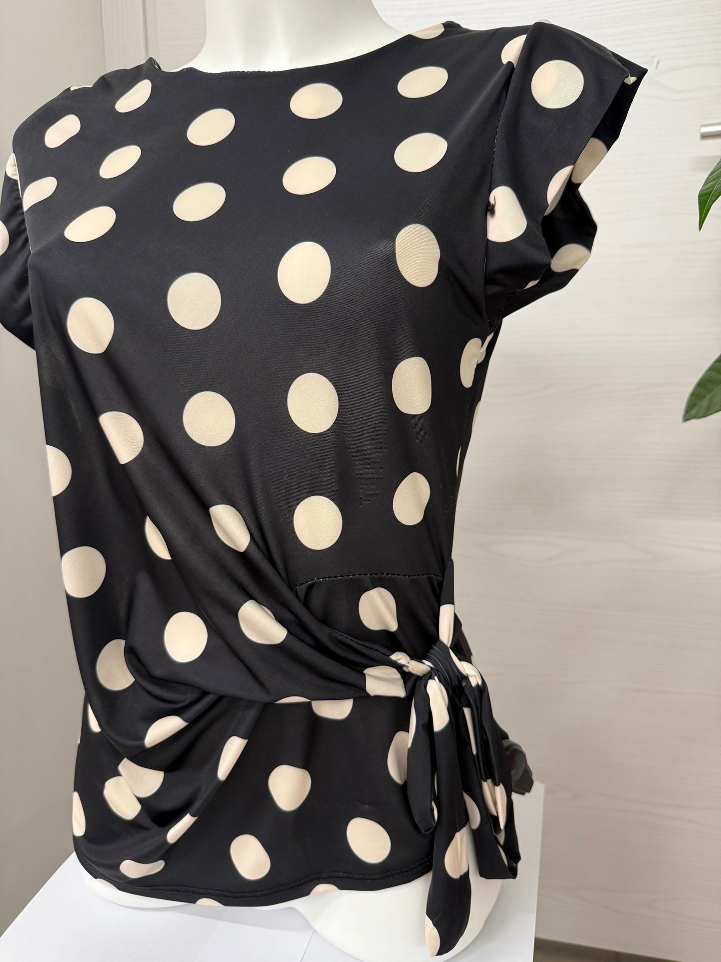 Maglietta a pois con fiocco laterale FGD MODA