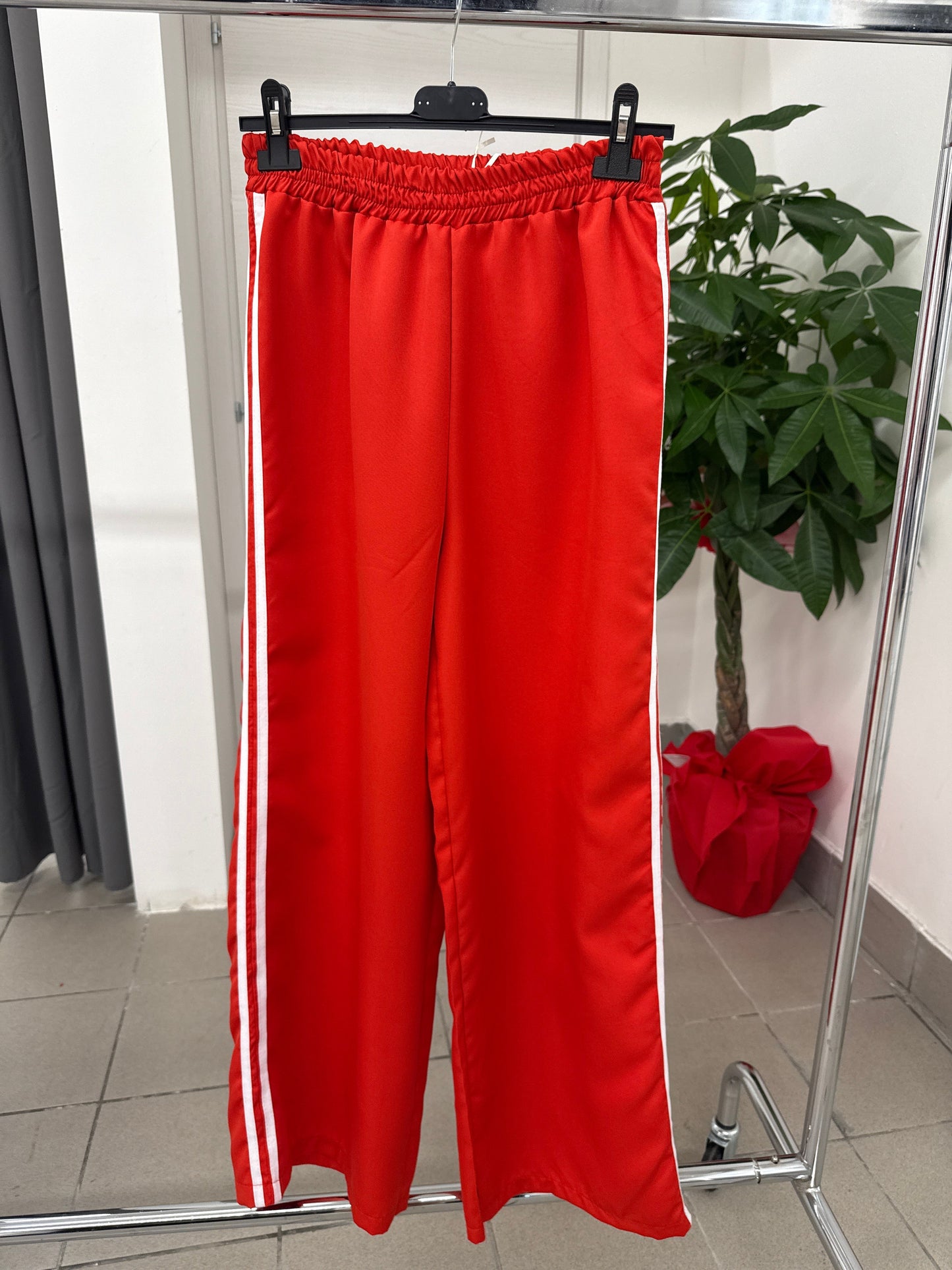 Pantalone tuta wide leg con strisce laterali FGD MODA