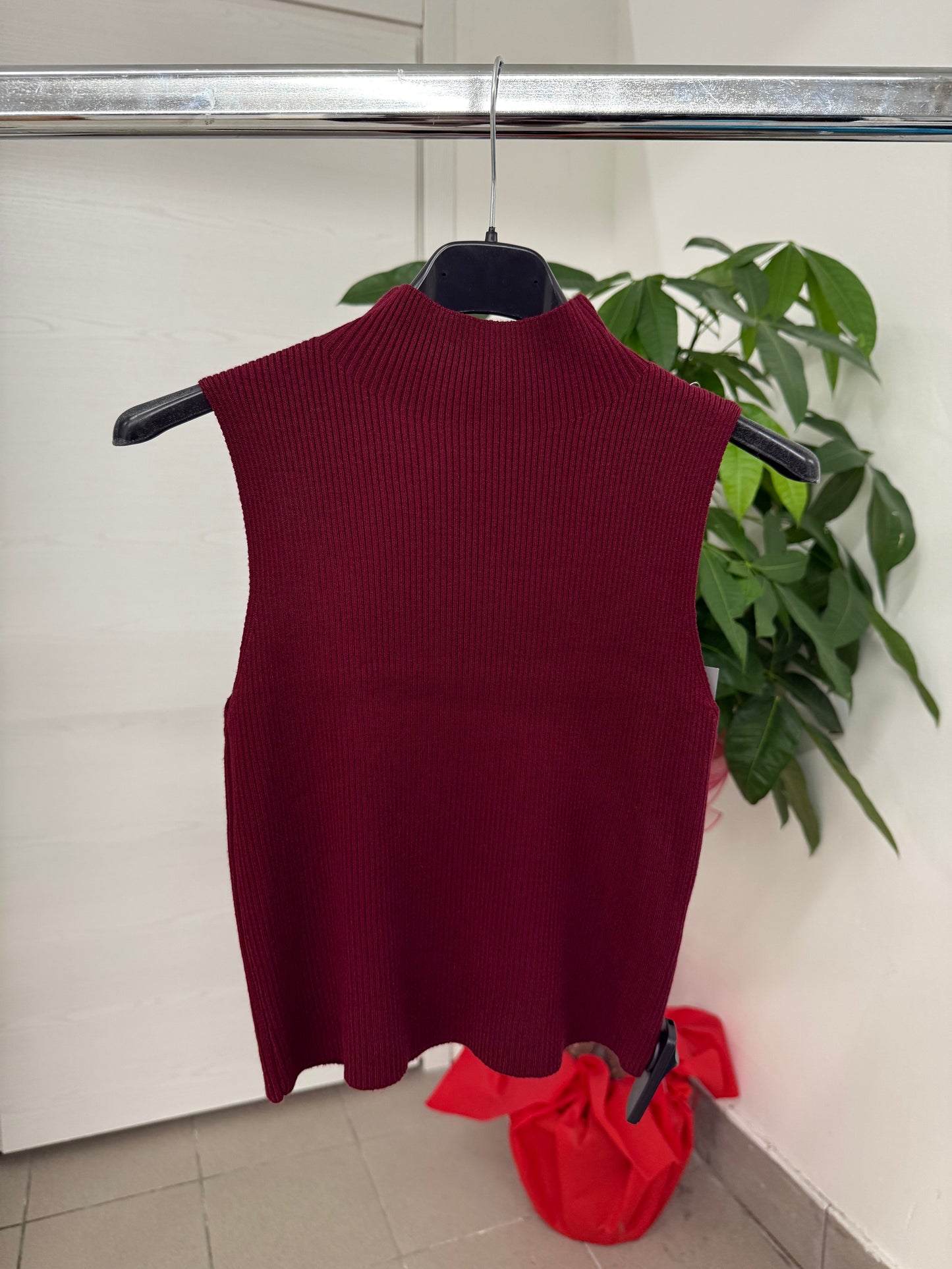 Top smanicato con collo a lupetto FGD MODA