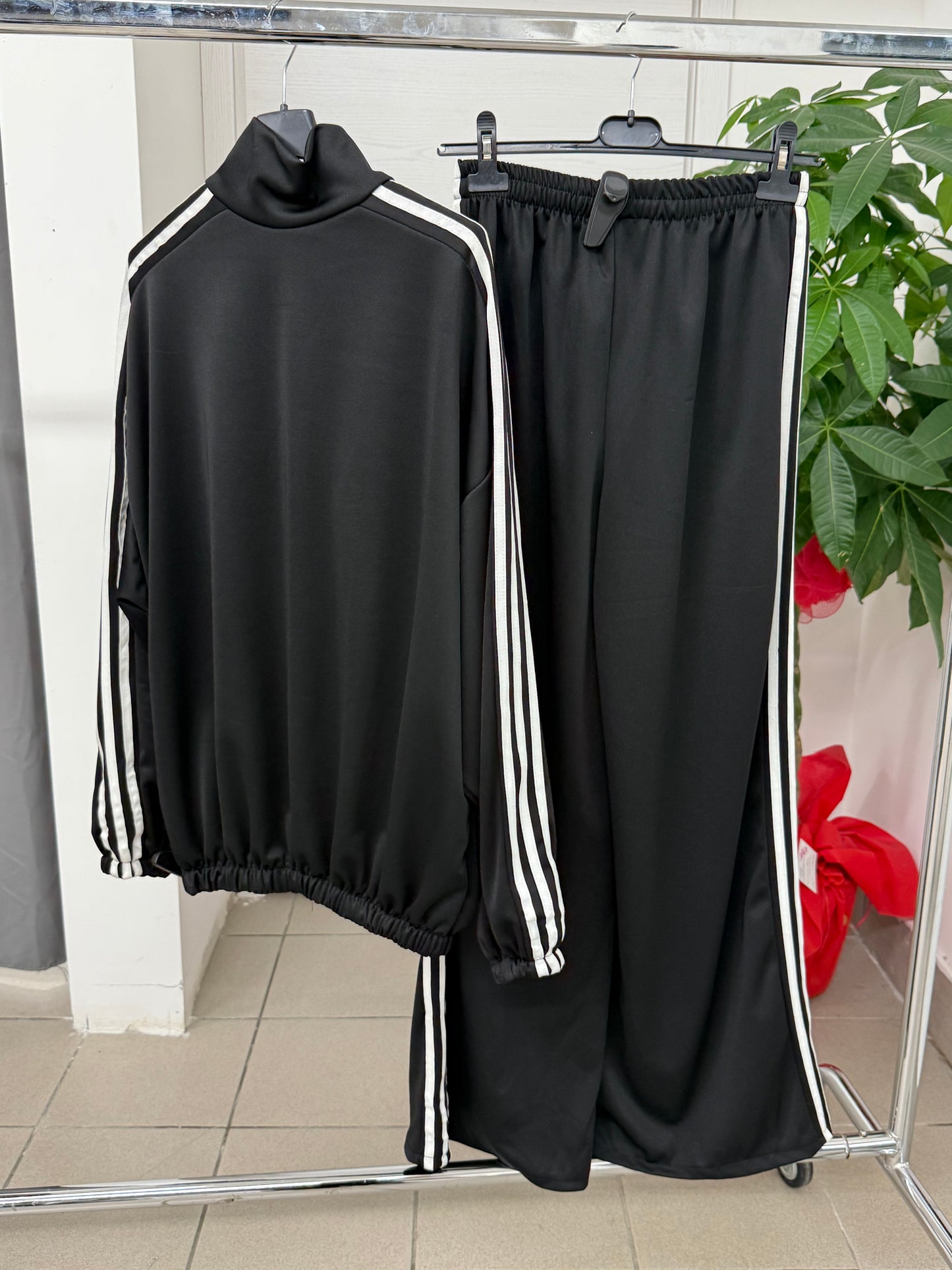 Set coordinato Felpa over fit e Pantaloni a palazzo con strisce laterali FGD MODA