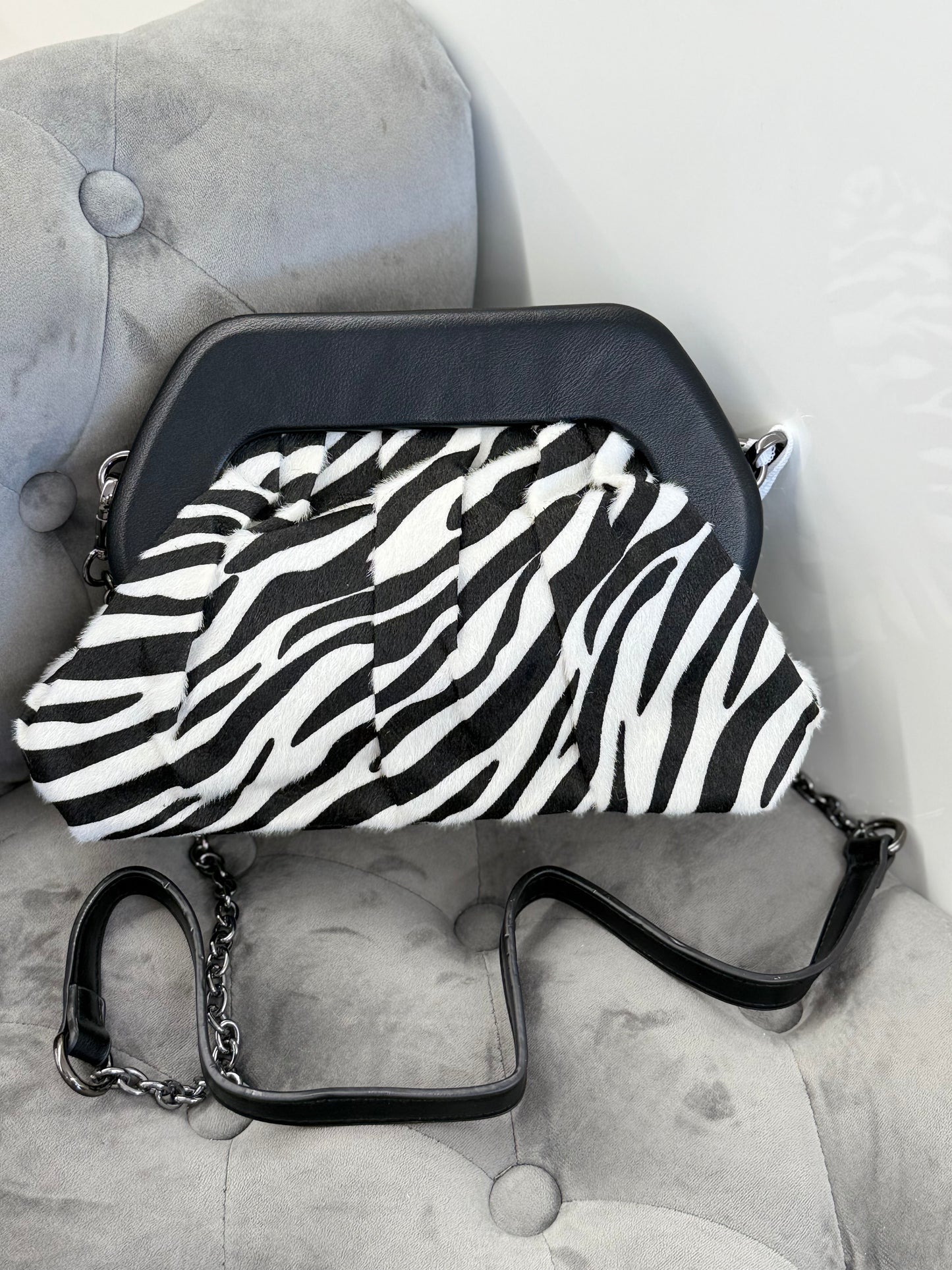 Borsa Clutch con pelliccia fina animalier con tracolla