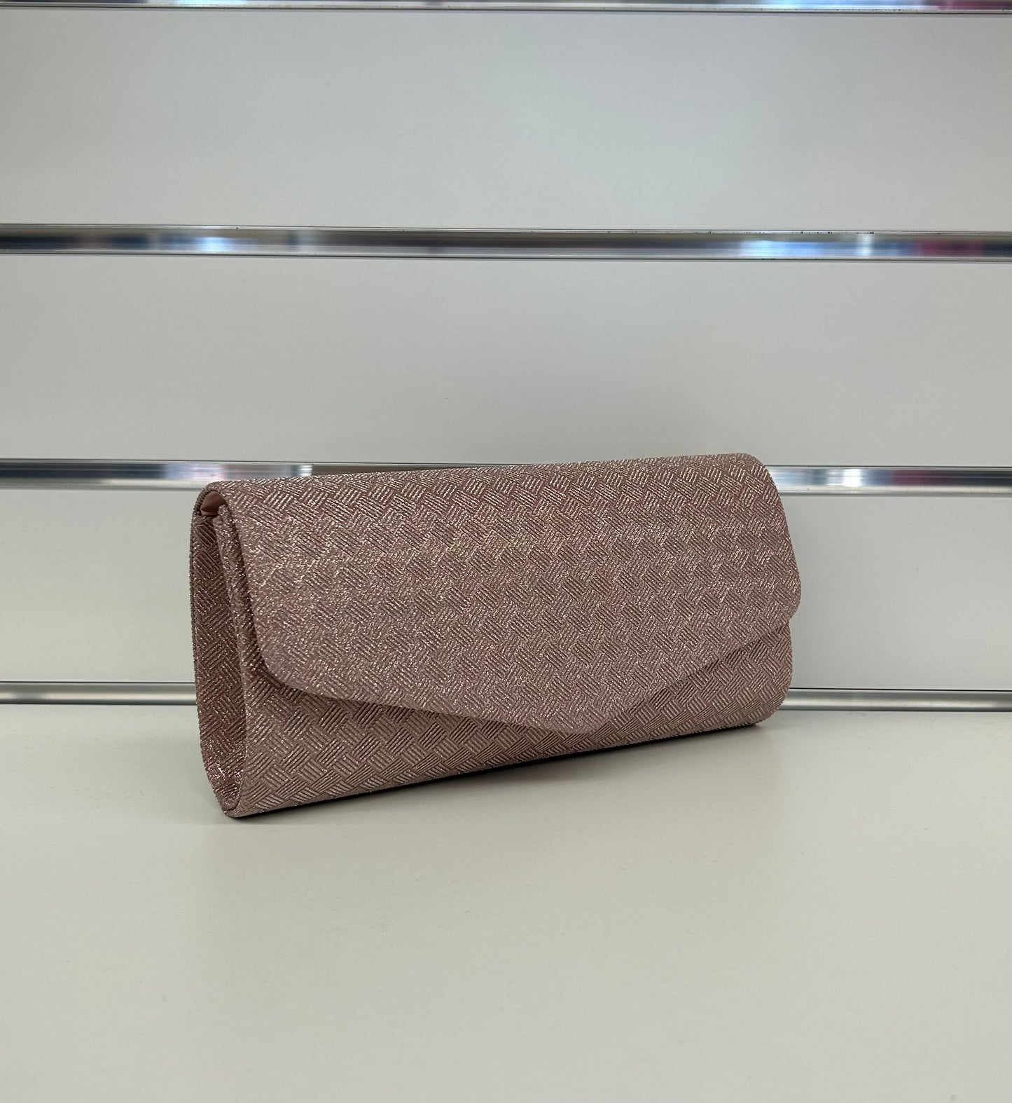 Pochette brillantanata con chiusura a bottone e tracolla FGD MODA