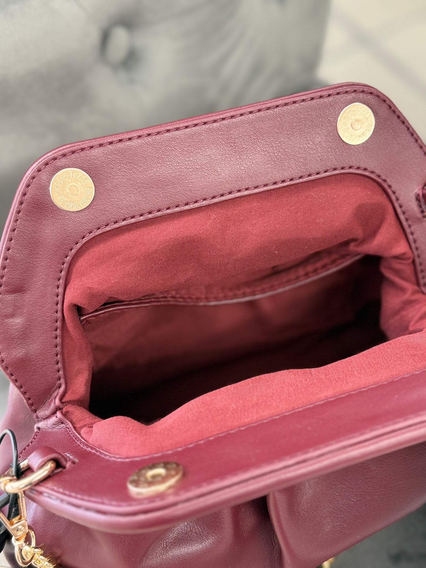 Borsa clutch con tracolla a catena