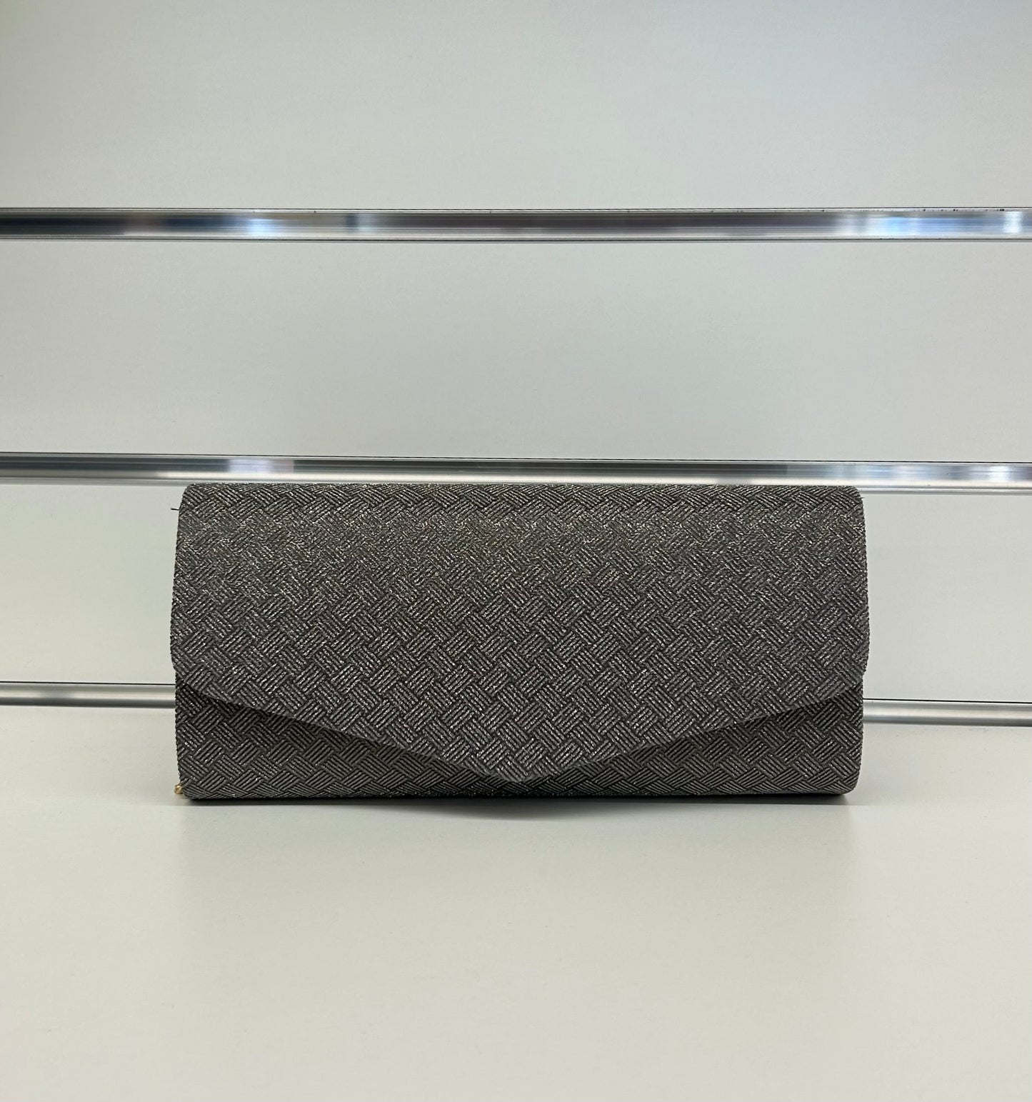 Pochette brillantanata con chiusura a bottone e tracolla FGD MODA