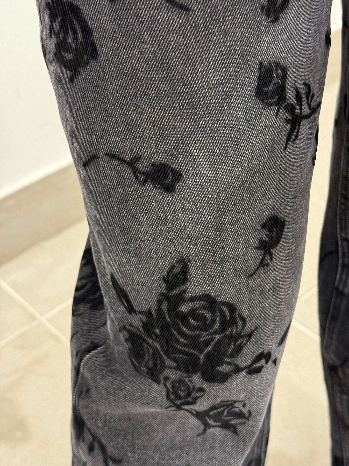 Jeans a palazzo con motivo fiorato FGD MODA