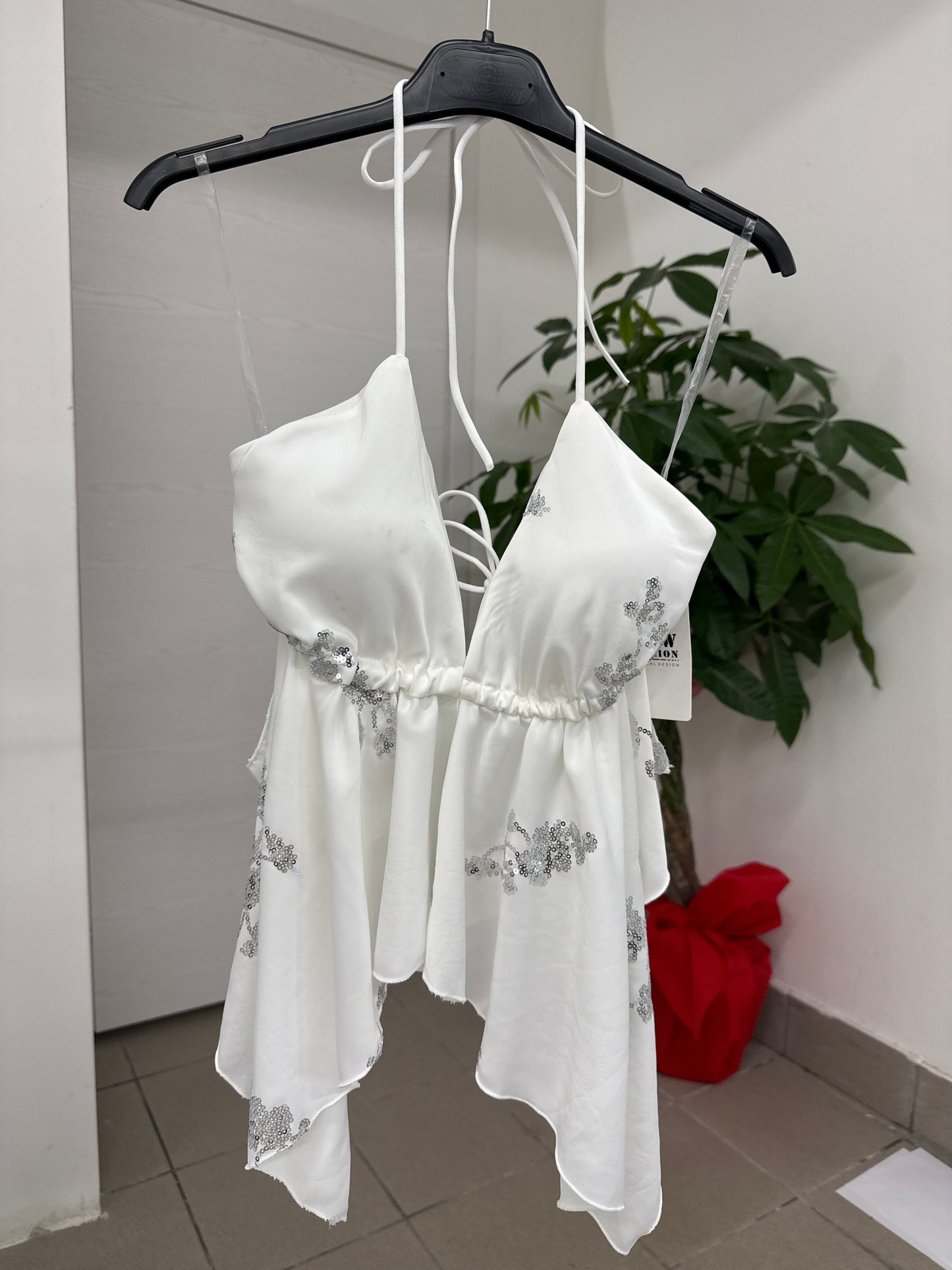 Top con pallettes scollato sul retro FGD MODA