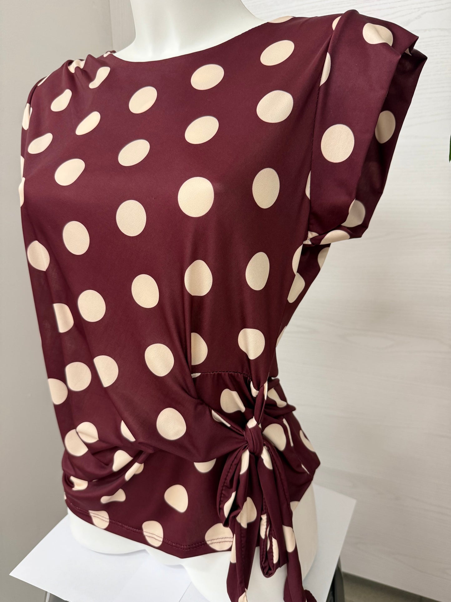 Maglietta a pois con fiocco laterale FGD MODA