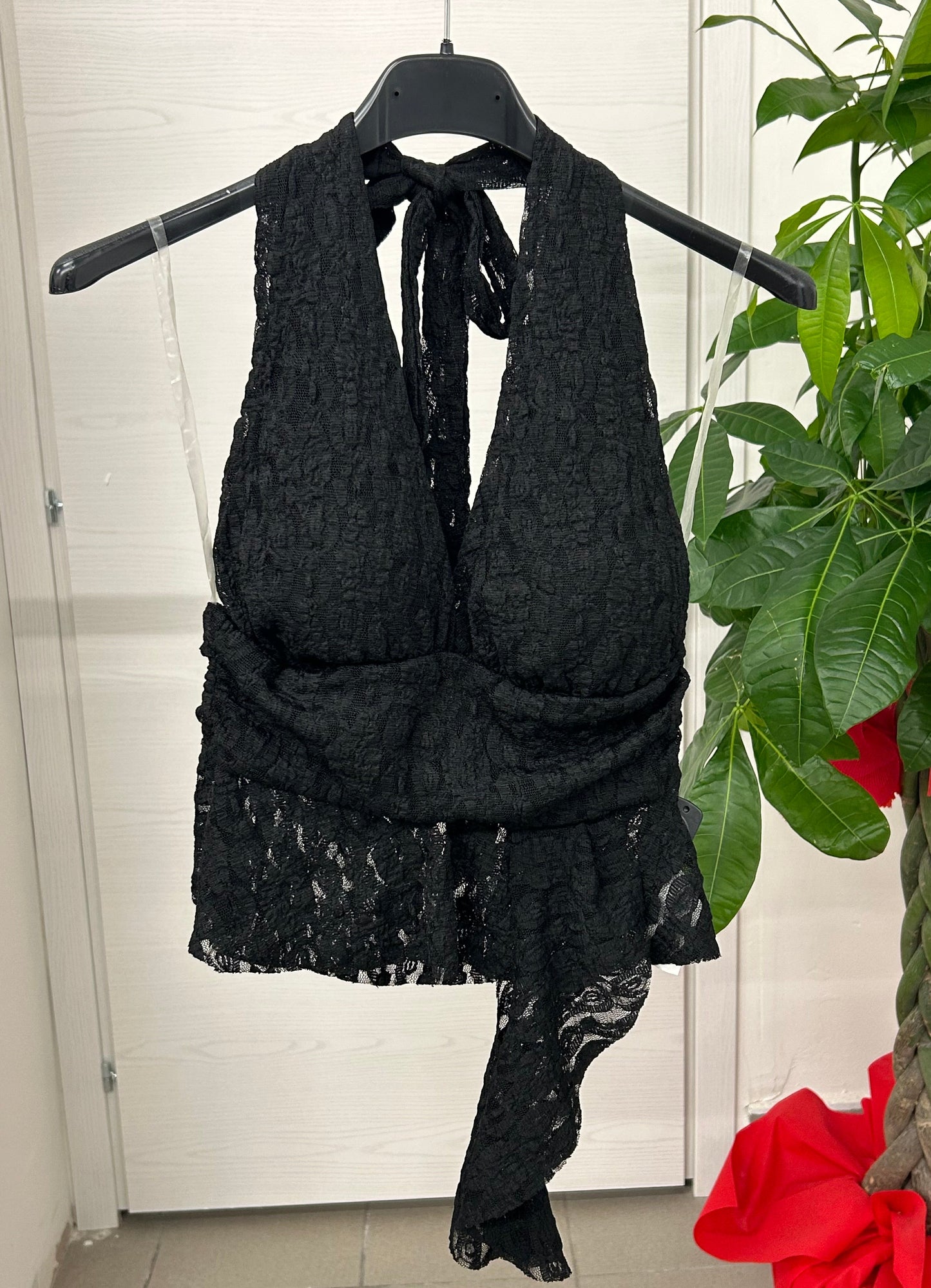 Top in pizzo con scollatura sul retro FGD MODA