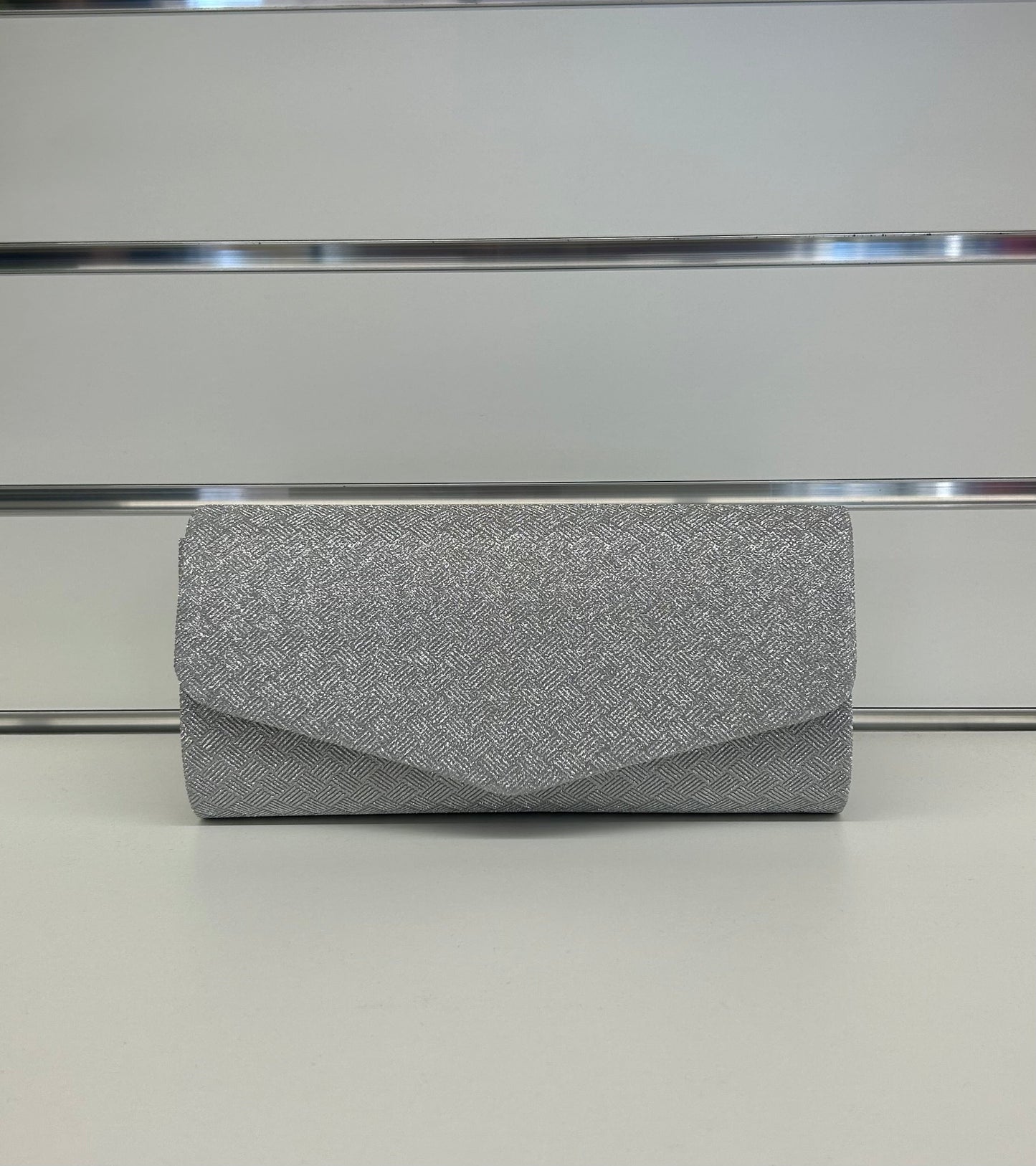 Pochette brillantanata con chiusura a bottone e tracolla FGD MODA