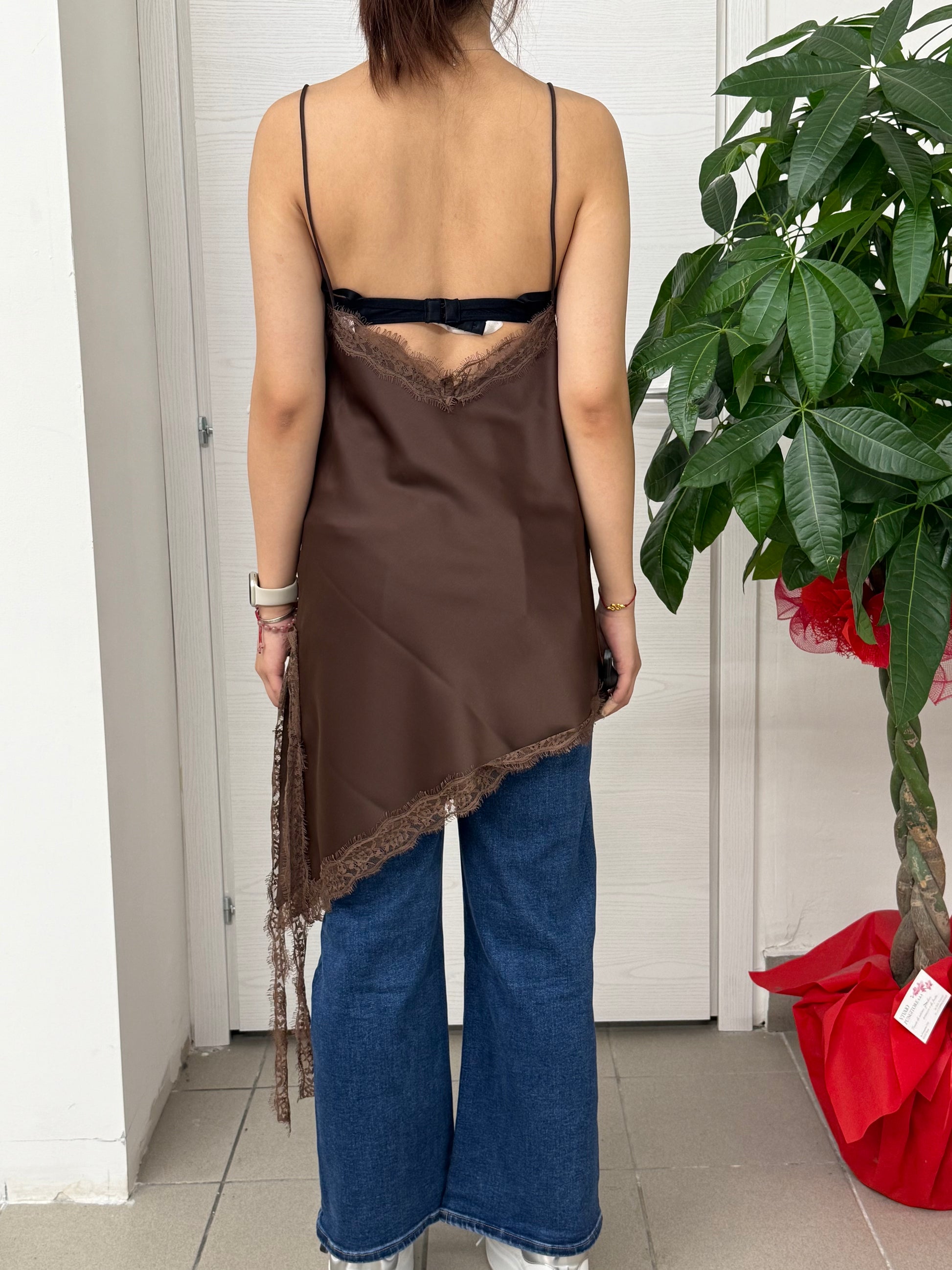 Abito corto asimmetrico con bordi in pizzo FGD MODA