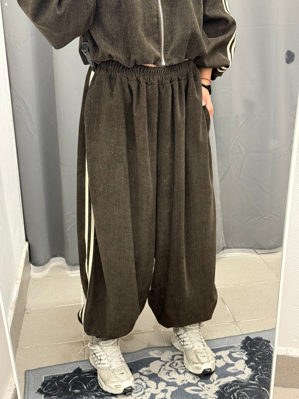 Set Coordinato In Velluto Giacca Bomber E Pantaloni Balloon Con Strisce Laterali FGD MODA