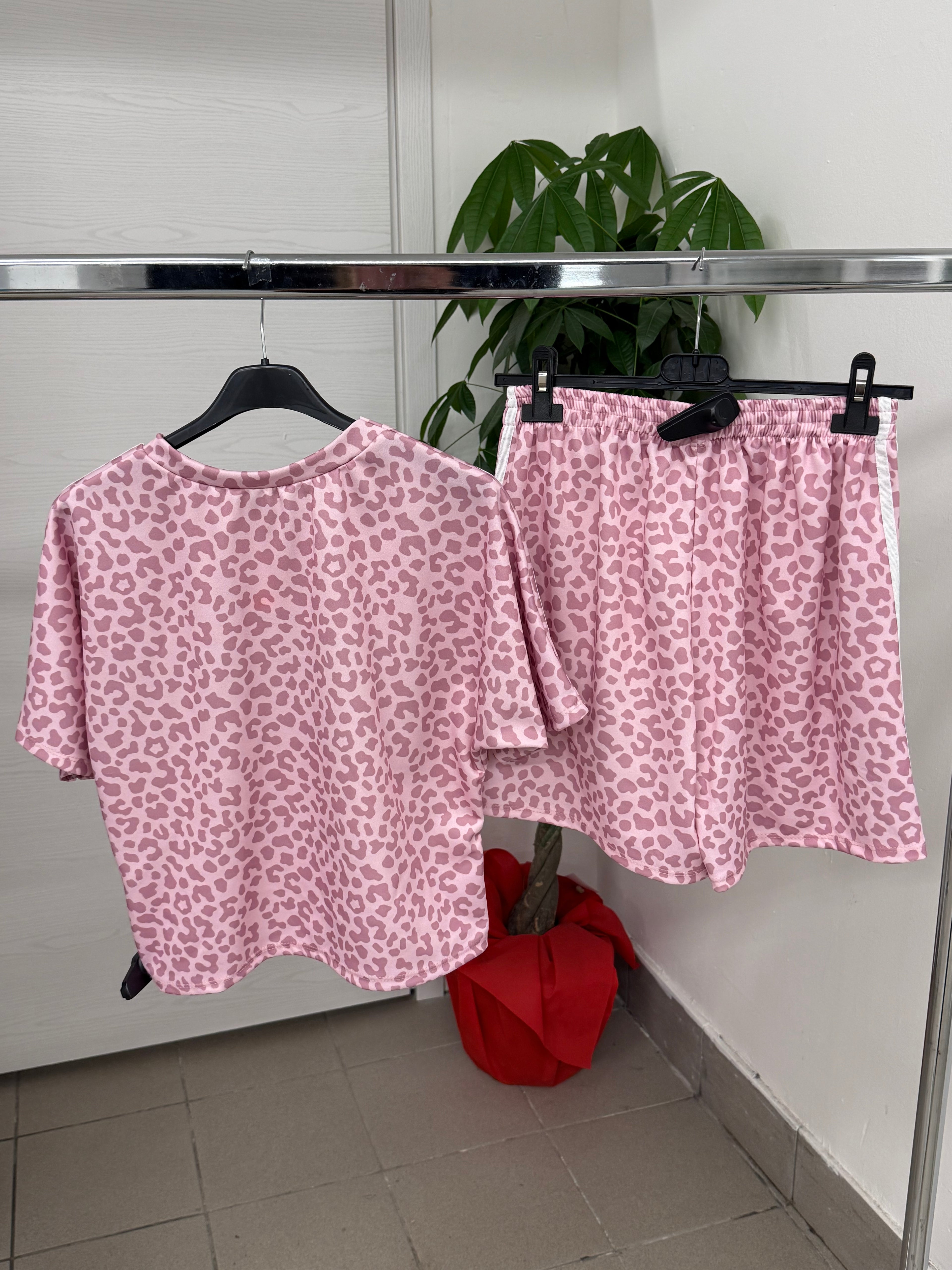 Set coordinato Maglietta e Pantaloncini leopardato con strisce laterali FGD MODA