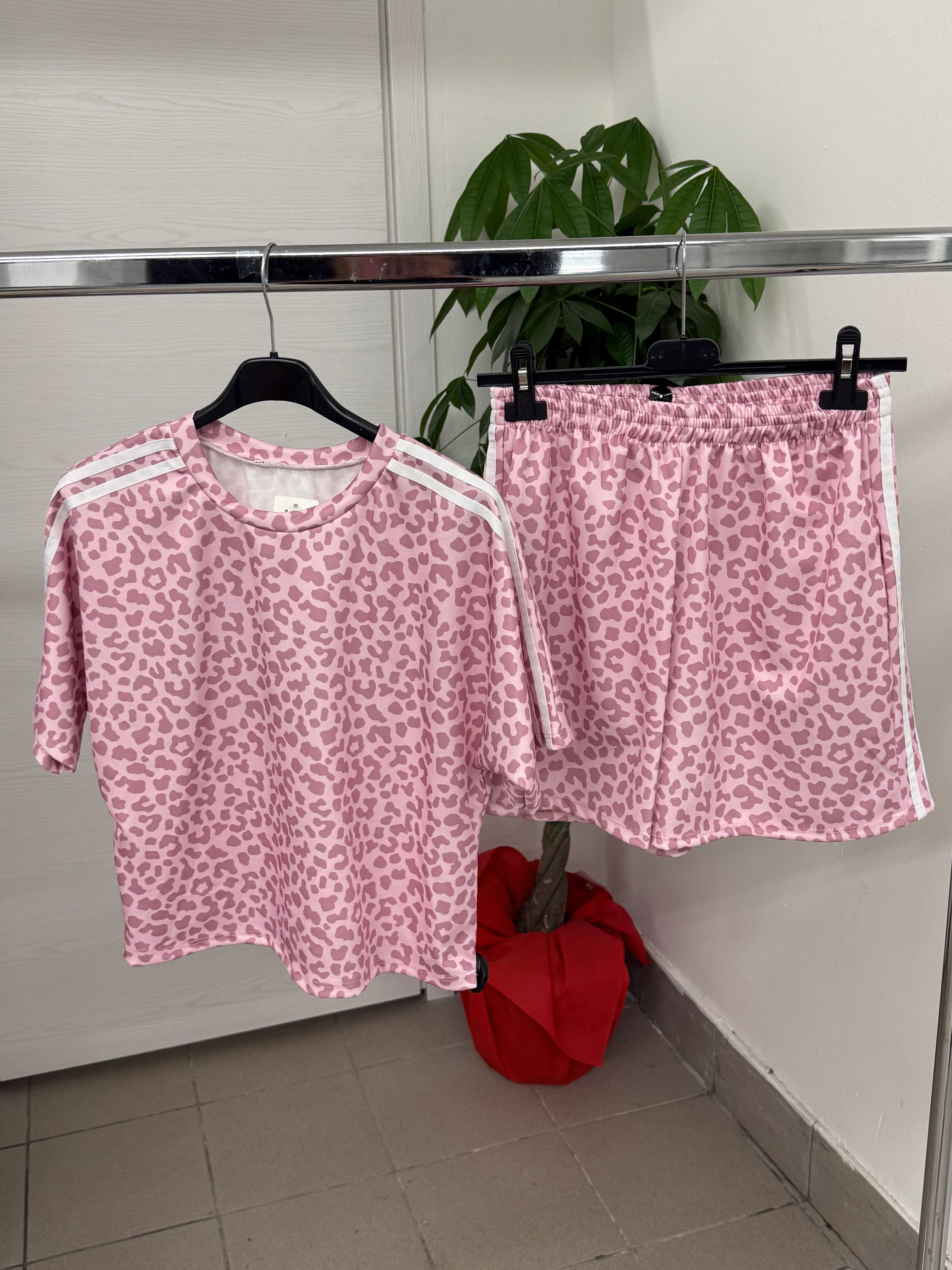 Set coordinato Maglietta e Pantaloncini leopardato con strisce laterali FGD MODA