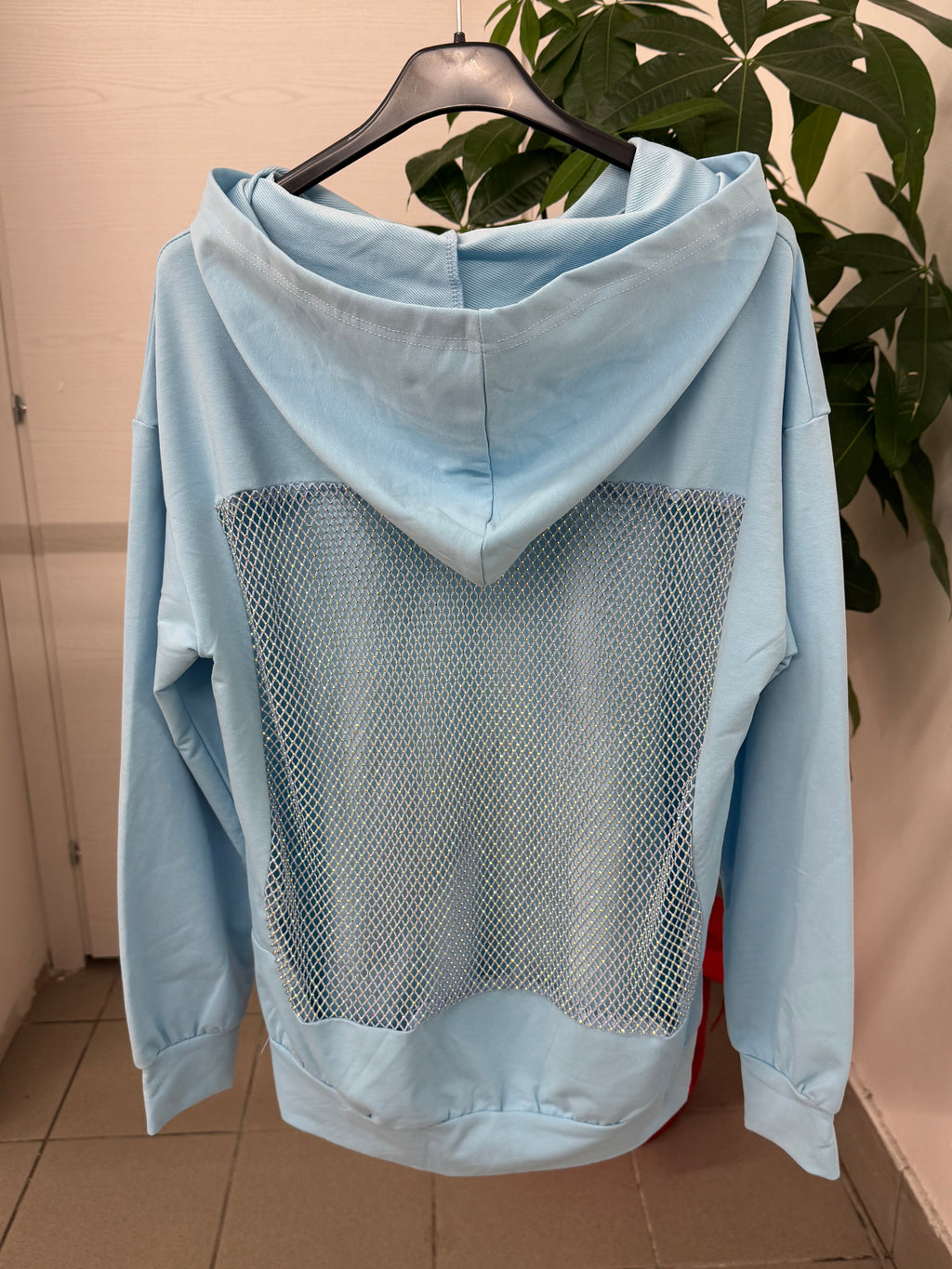 Felpa con cappuccio con rete brillantinata sul retro