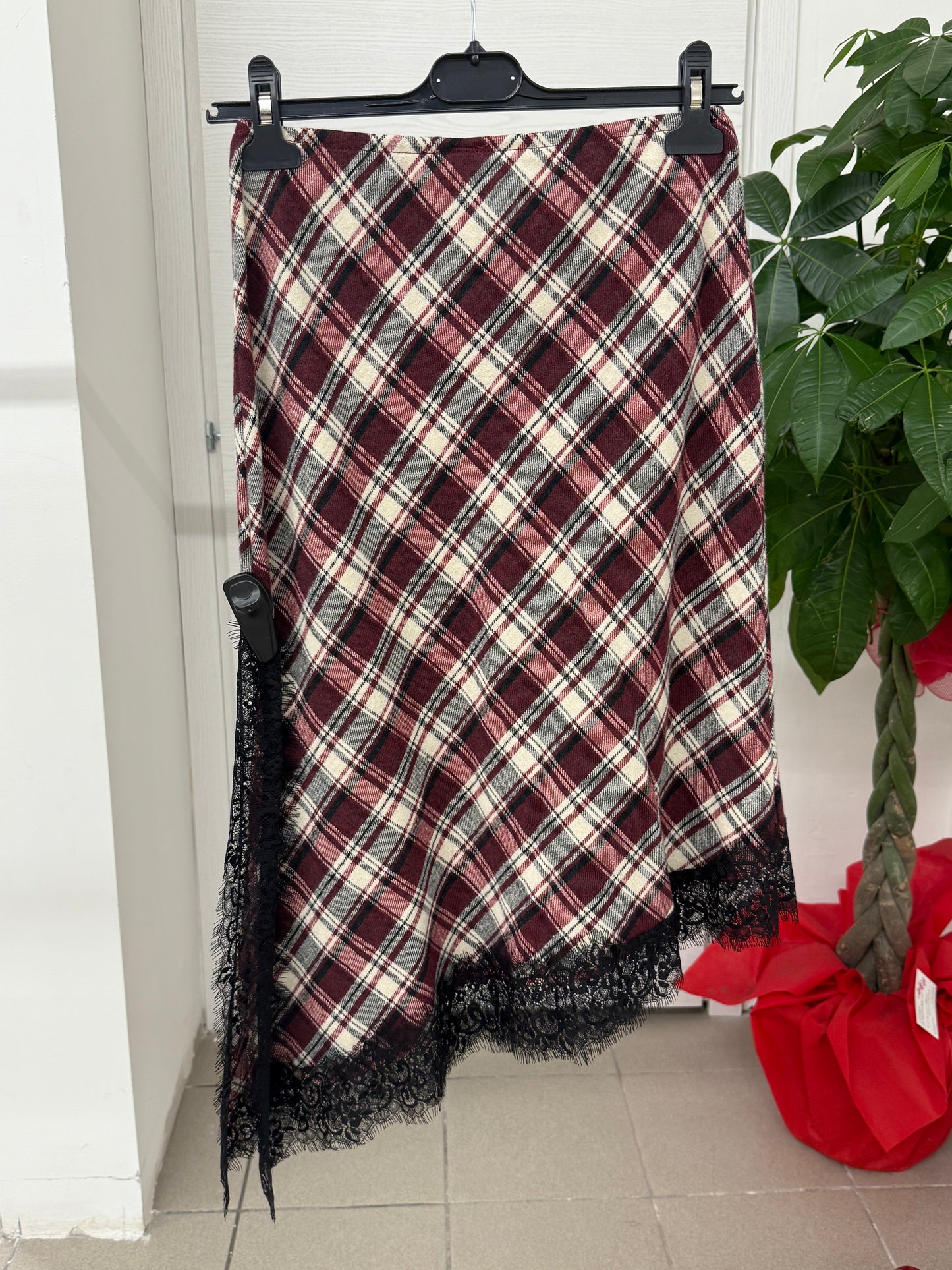 Gonna scozzese con bordo in pizzo