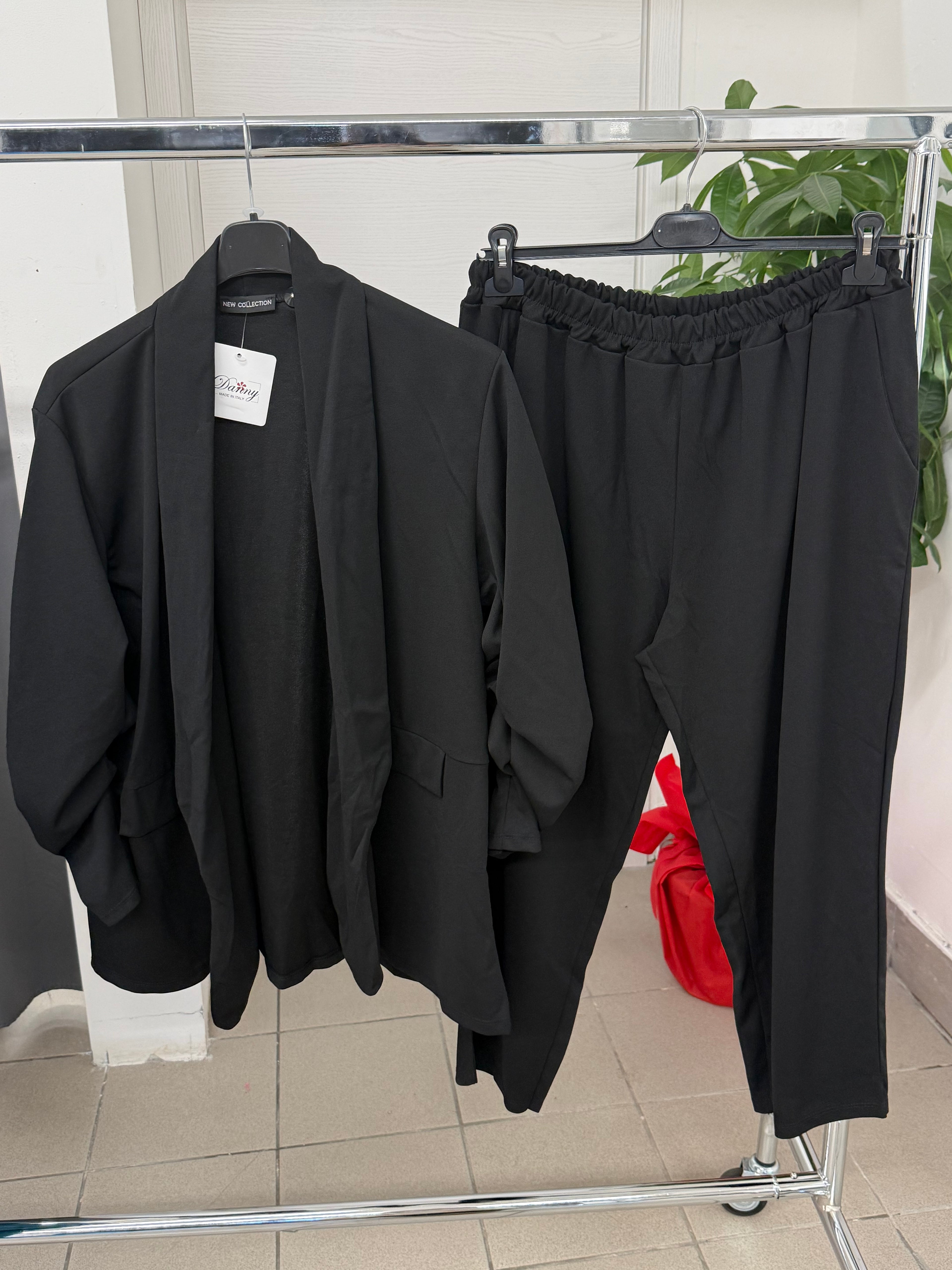 Set coordinato Cardigan con maniche arricciate e Pantaloni a sigaretta per taglie curvy