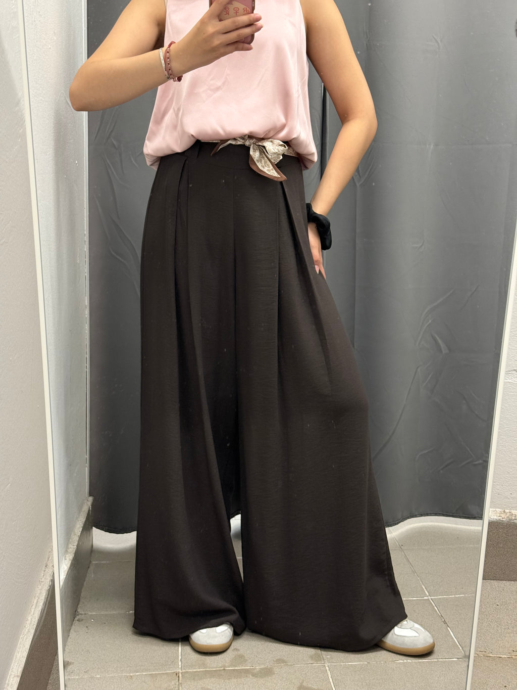 Pantaloni a palazzo con pence con foulard a cinta FGD MODA