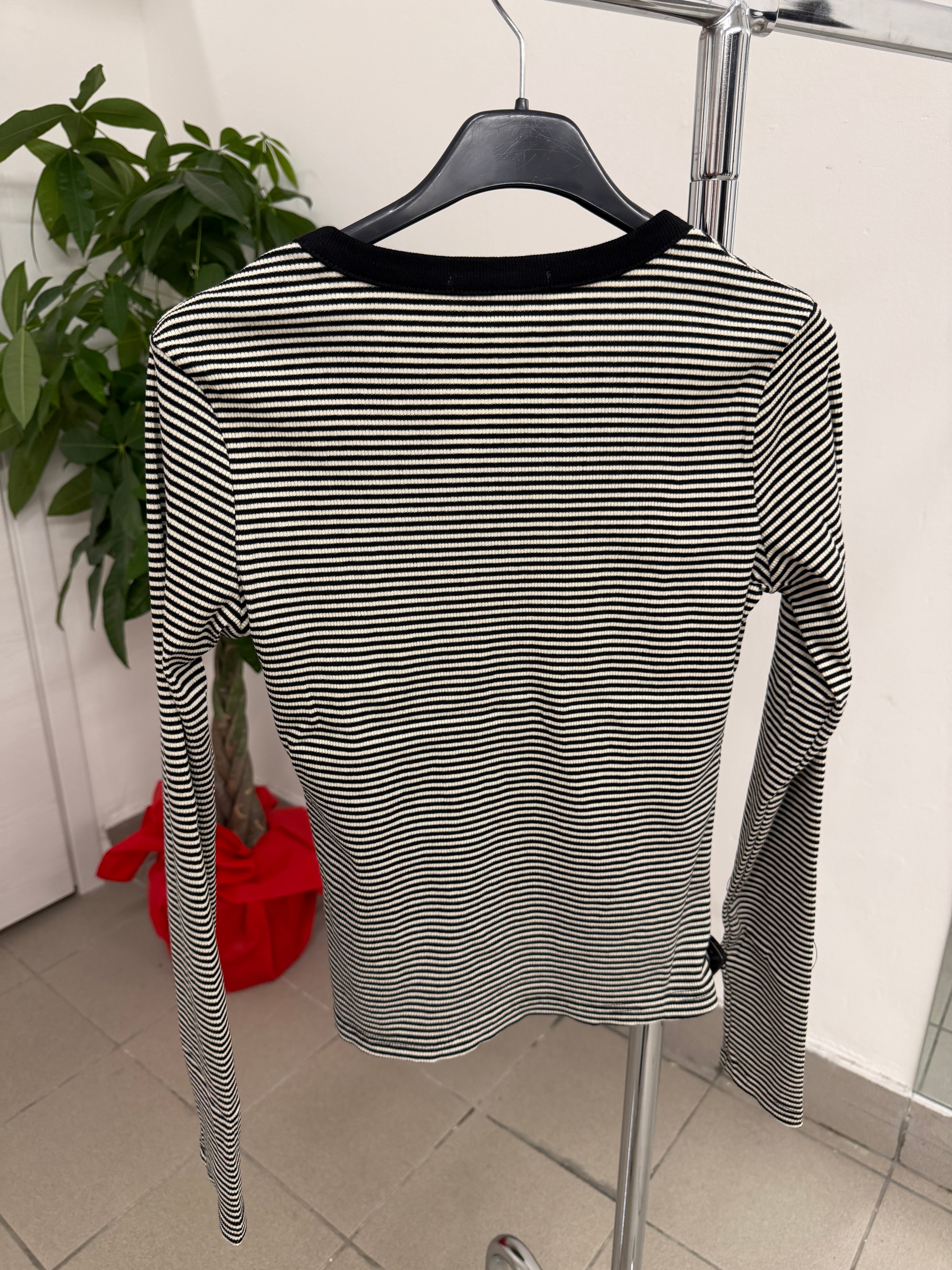 Magliettina a costine a righe con bottoni FGD MODA