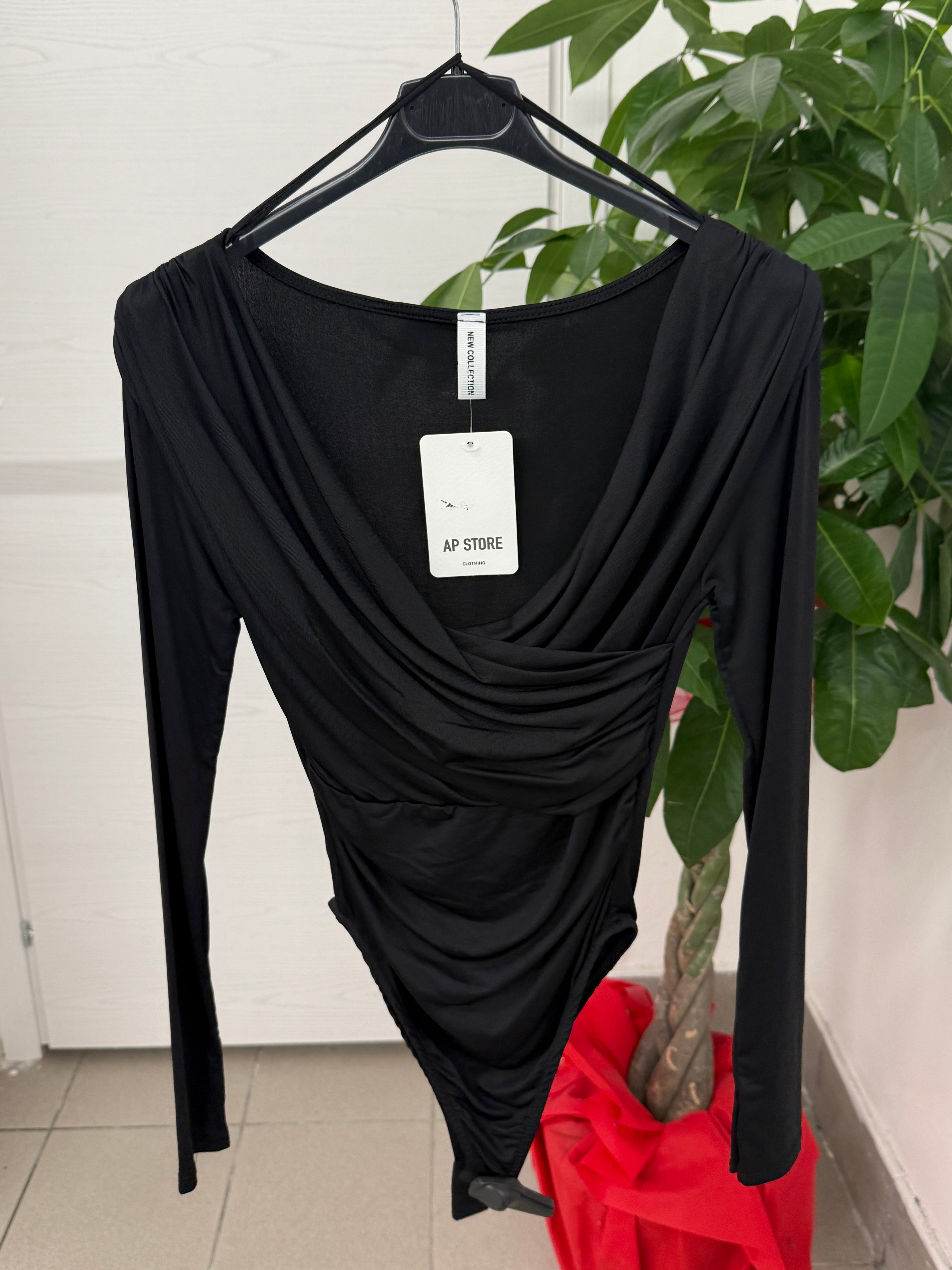 Body tinta unita scollo a V con balze con manicotto
