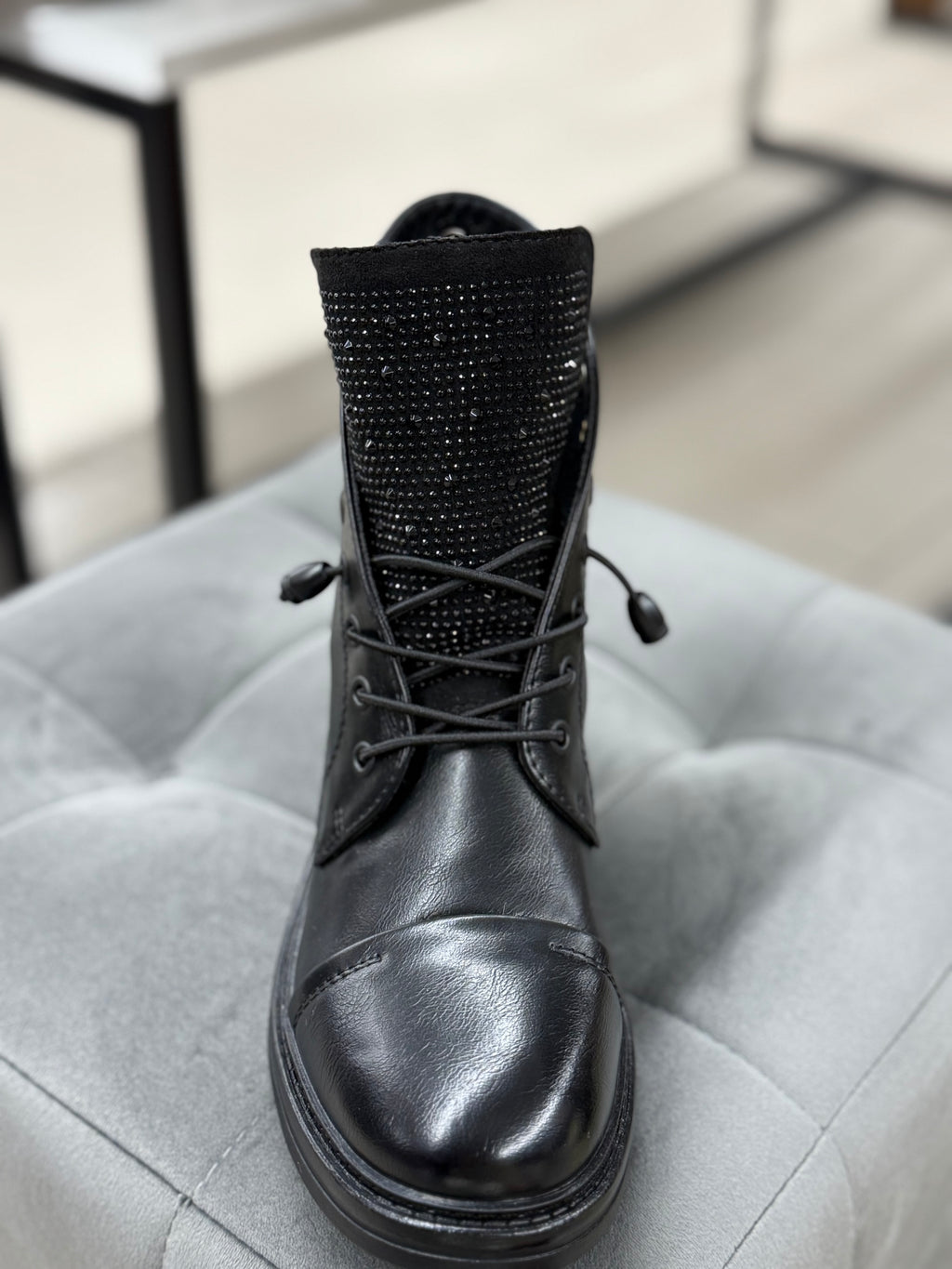 Anfibi in ecopelle con lacci elasticizzati e brillantini FGD MODA
