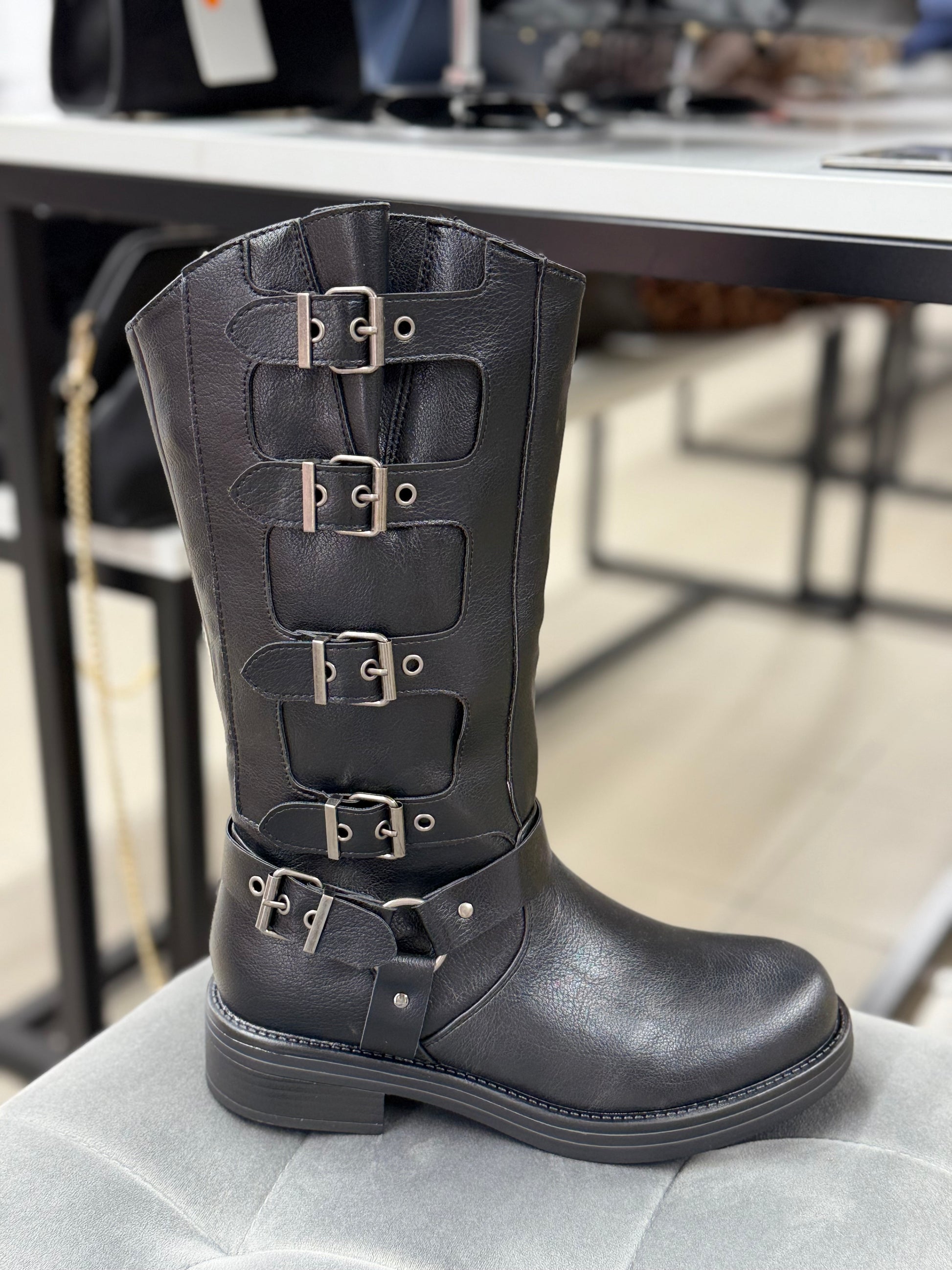 Stivali in ecopelle con fibbie tacco 3cm FGD MODA