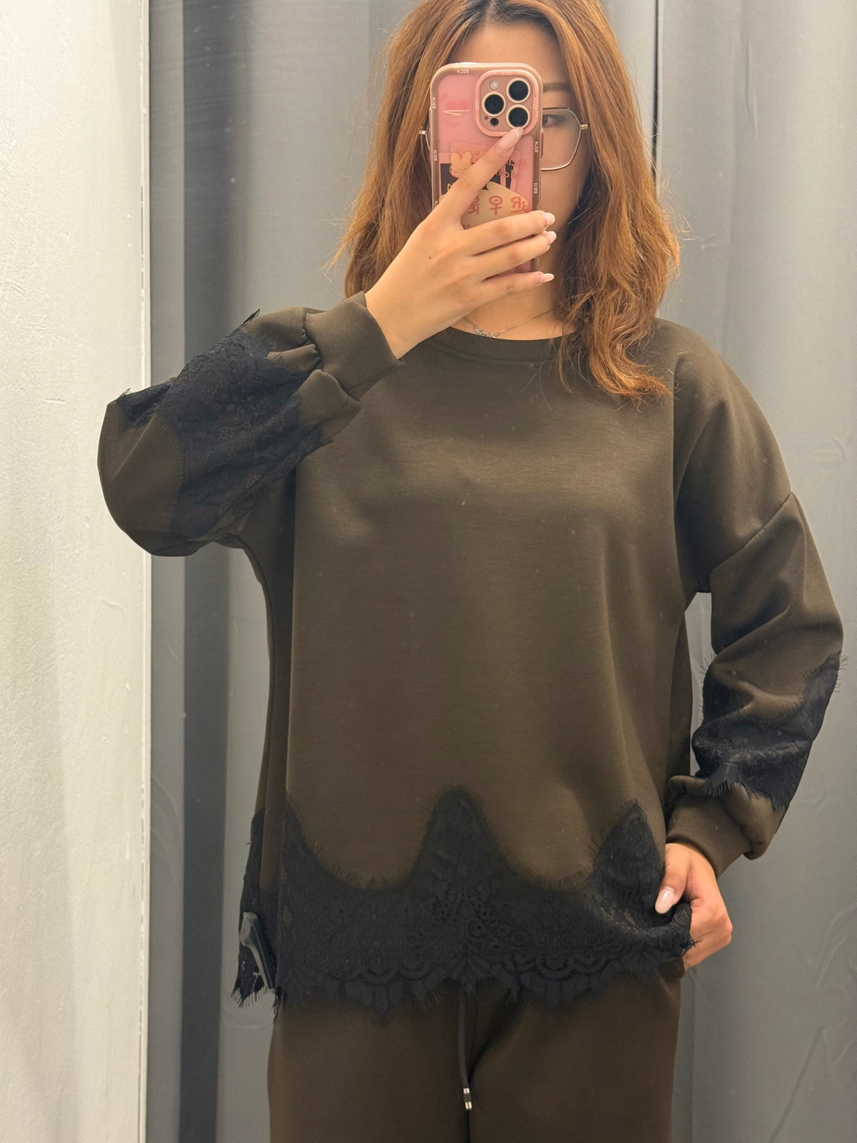 Set Coordinato Con Bordi In Pizzo Felpa E Pantaloni A Palazzo FGD MODA