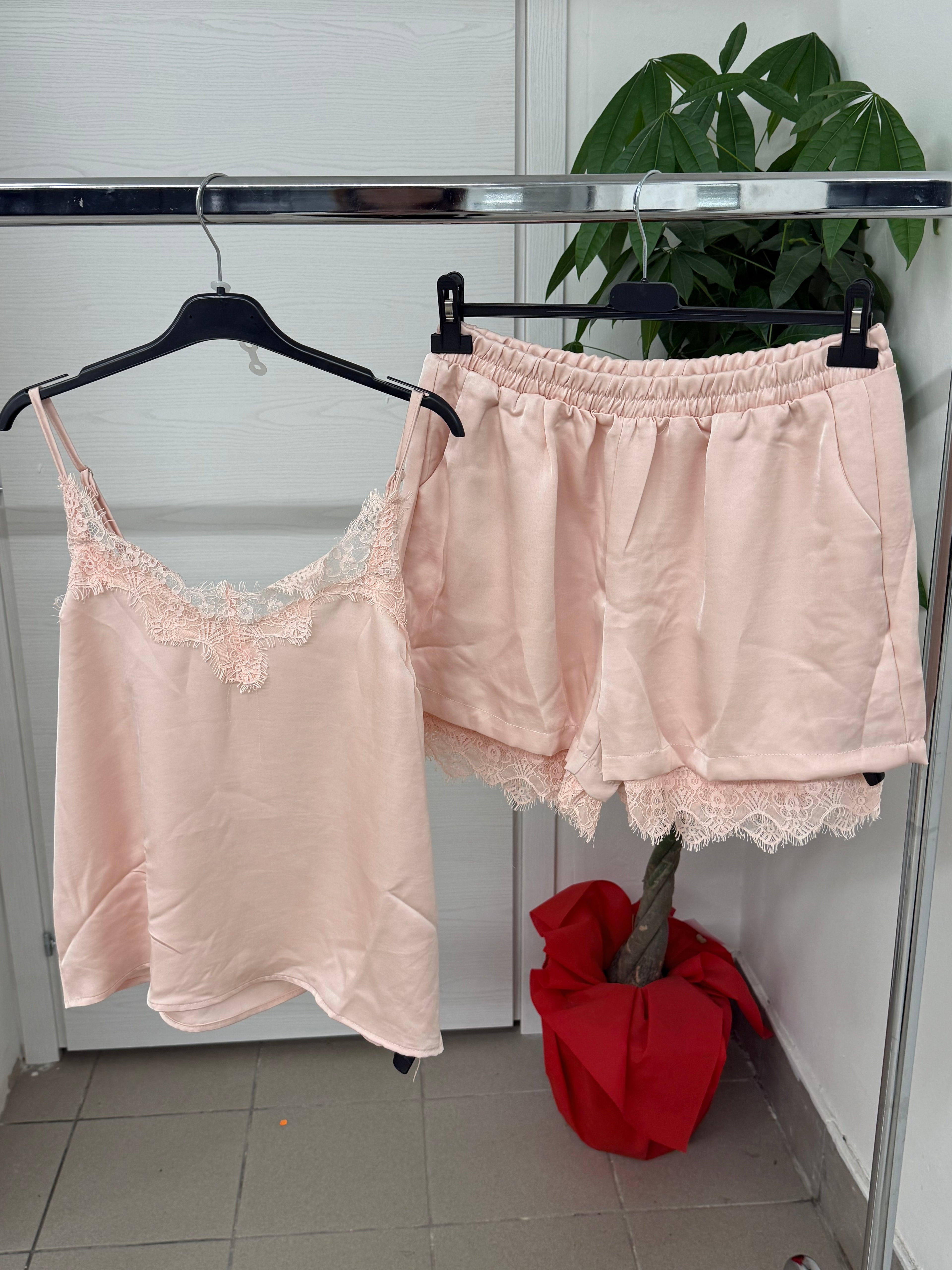 Set coordinato effetto raso Canotta e Pantaloncini con pizzo FGD MODA