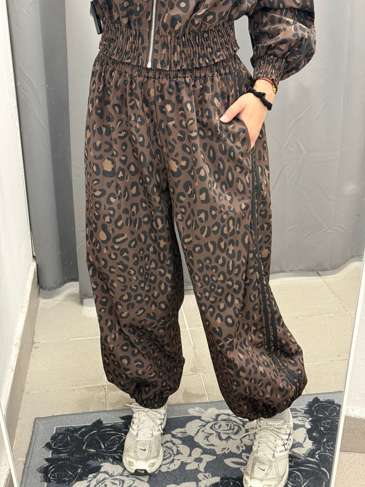Set Coordinato Acetato Leopardato Giacca E Pantaloni Balloon Con Strisce Laterali FGD MODA
