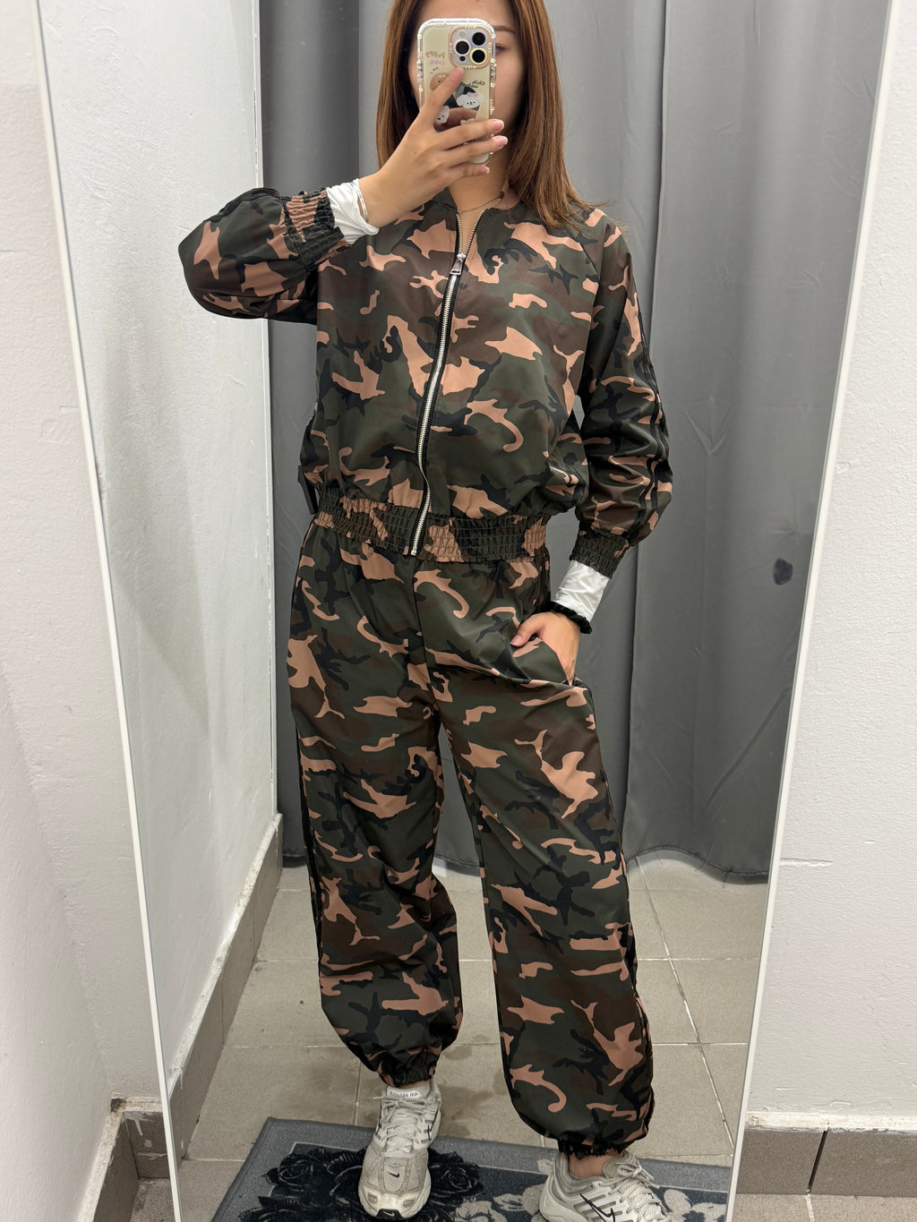 Set Coordinato Acetato Militare Giacca E Pantaloni Con Polsini Con Strisce Laterali FGD MODA