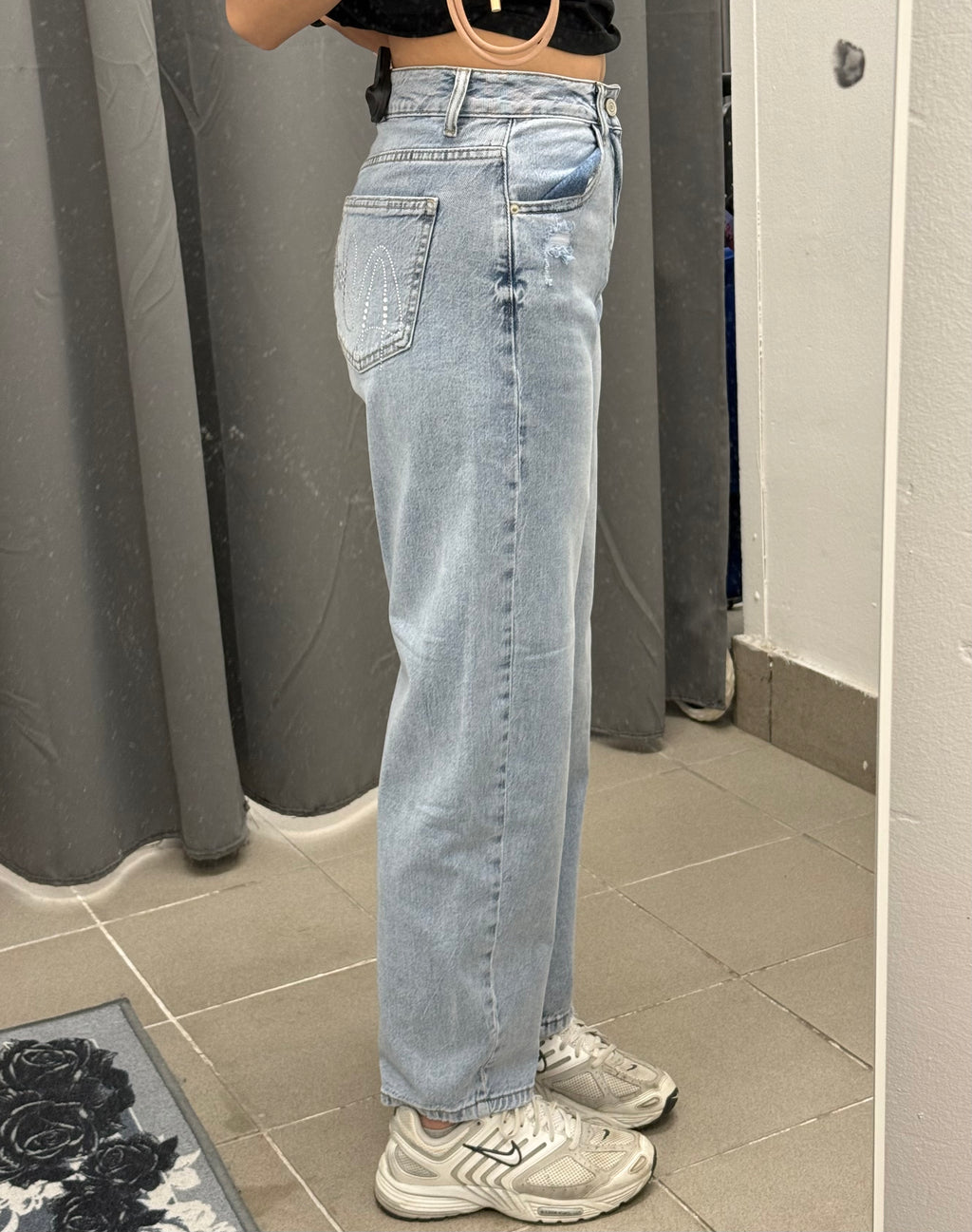 Jeans baggy con scritta sul retro FGD MODA