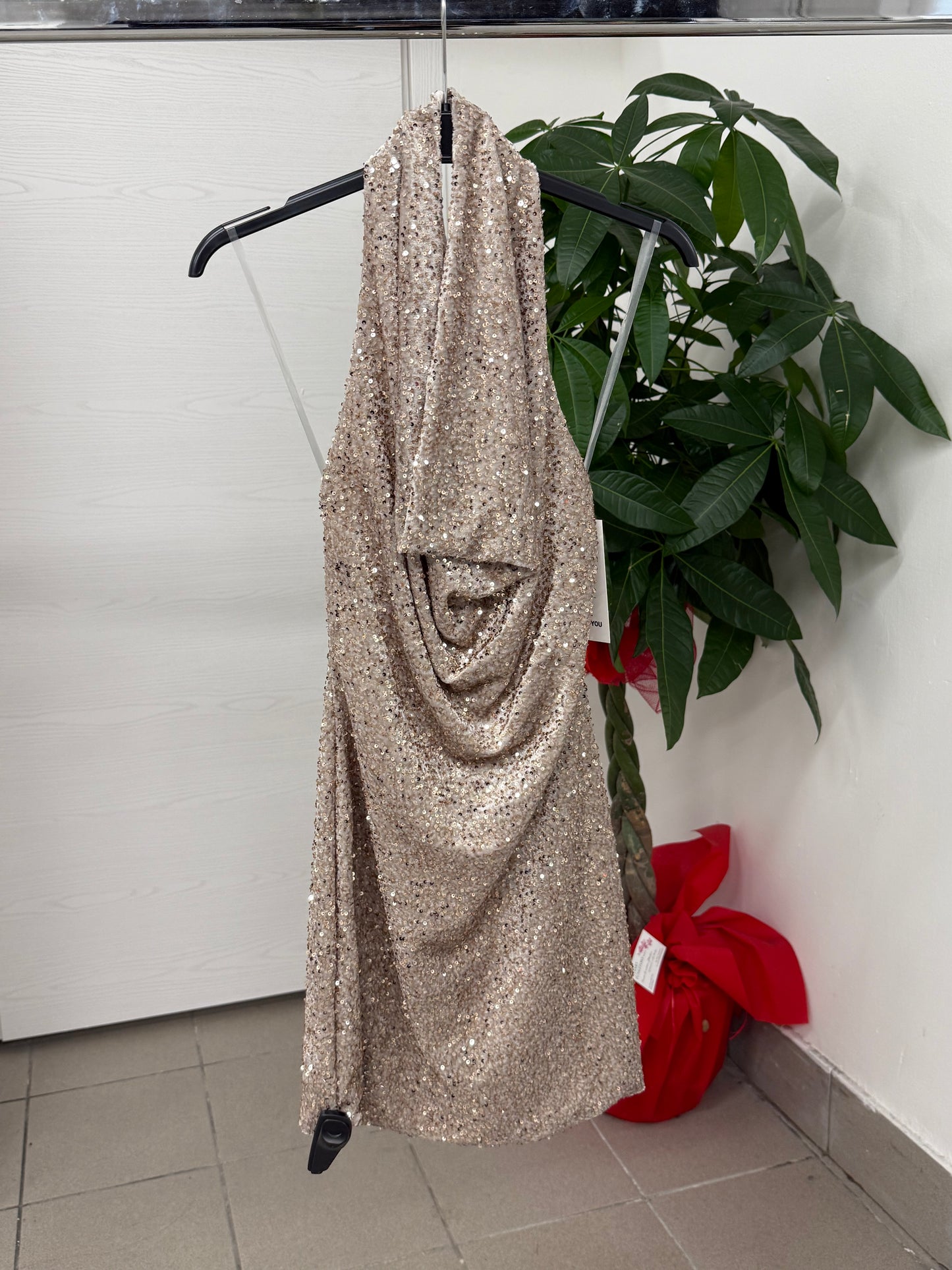 Abito corto con paillettes con scollo a cappuccio