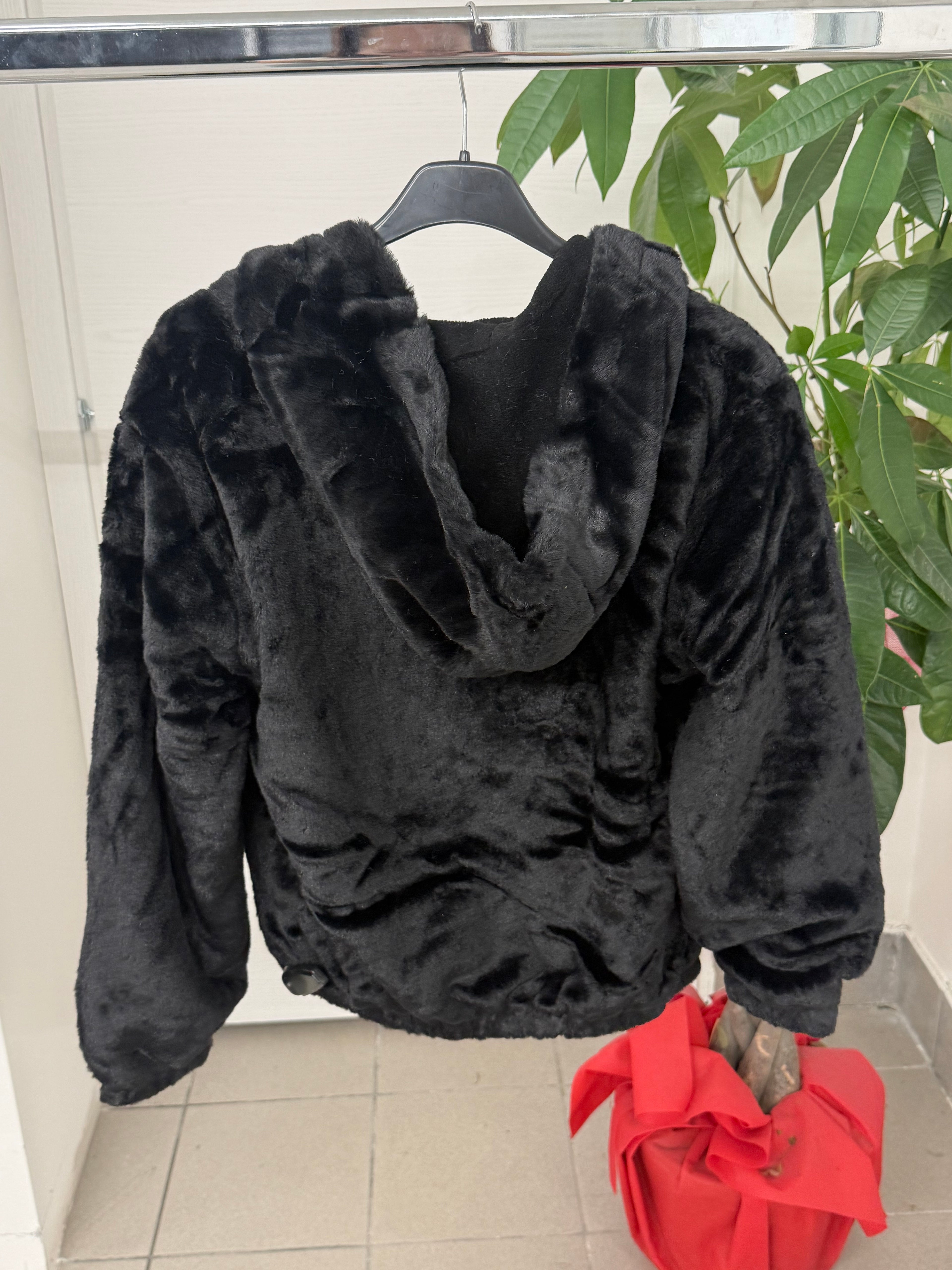 Giacca Pelliccia Con Cappuccio Con Chiusura A Zip FGD MODA