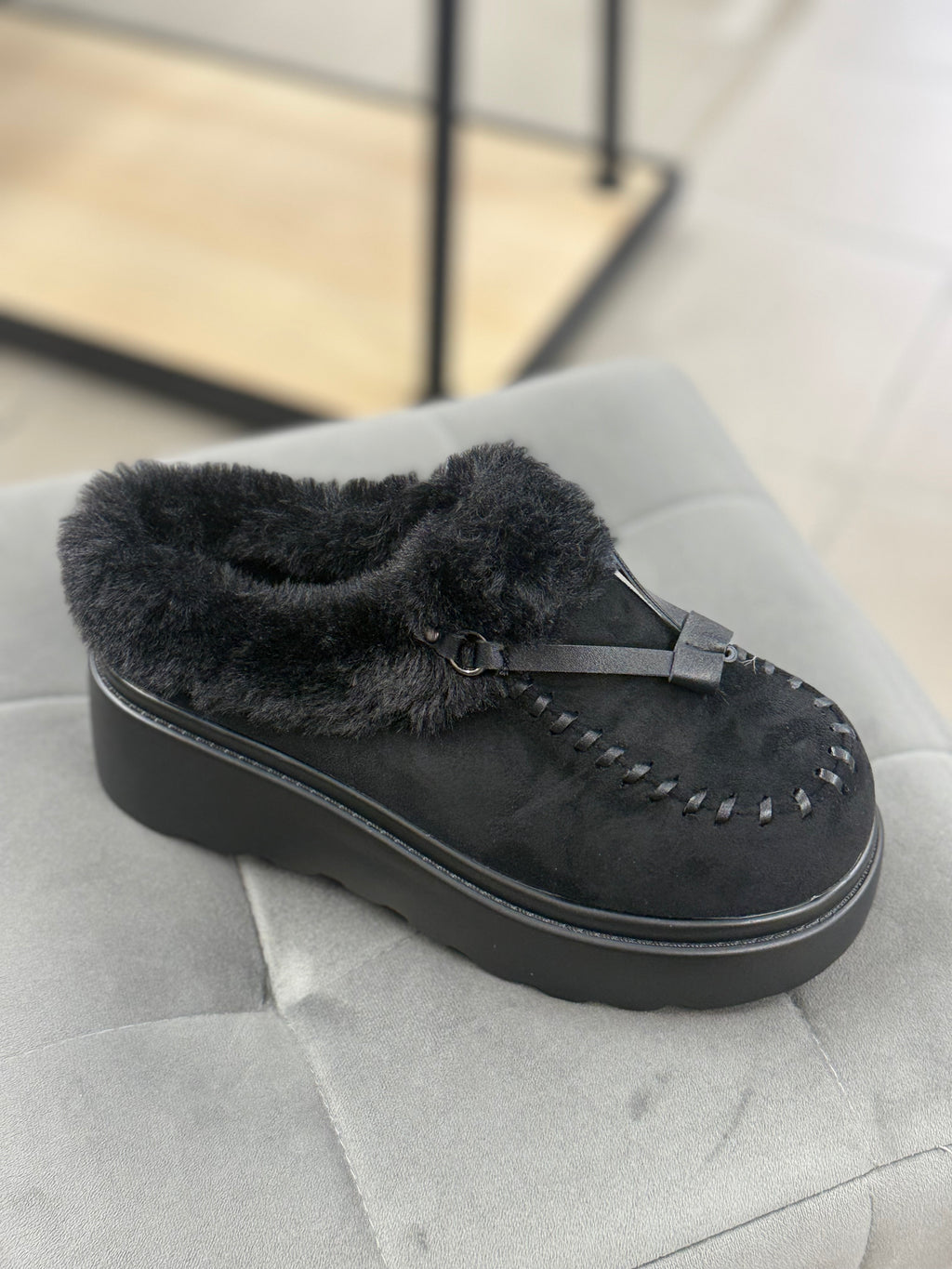 Sabot Con Pelliccia Sul Bordo Con Fibbia MS3806 FGD MODA