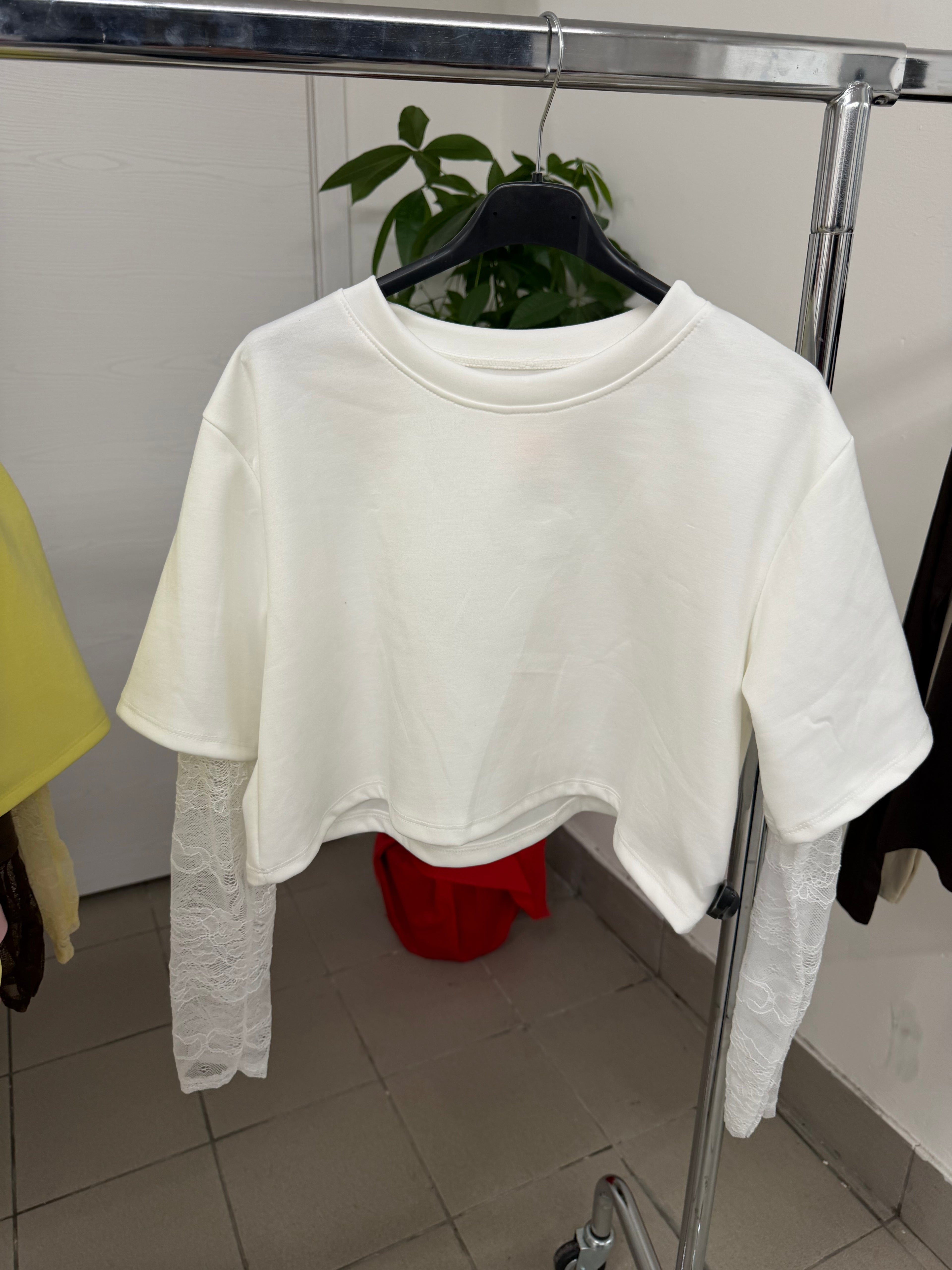 Maglietta con maniche in pizzo crop FGD MODA