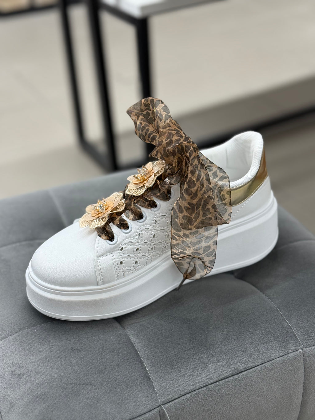 Sneakers platform alta con fiori