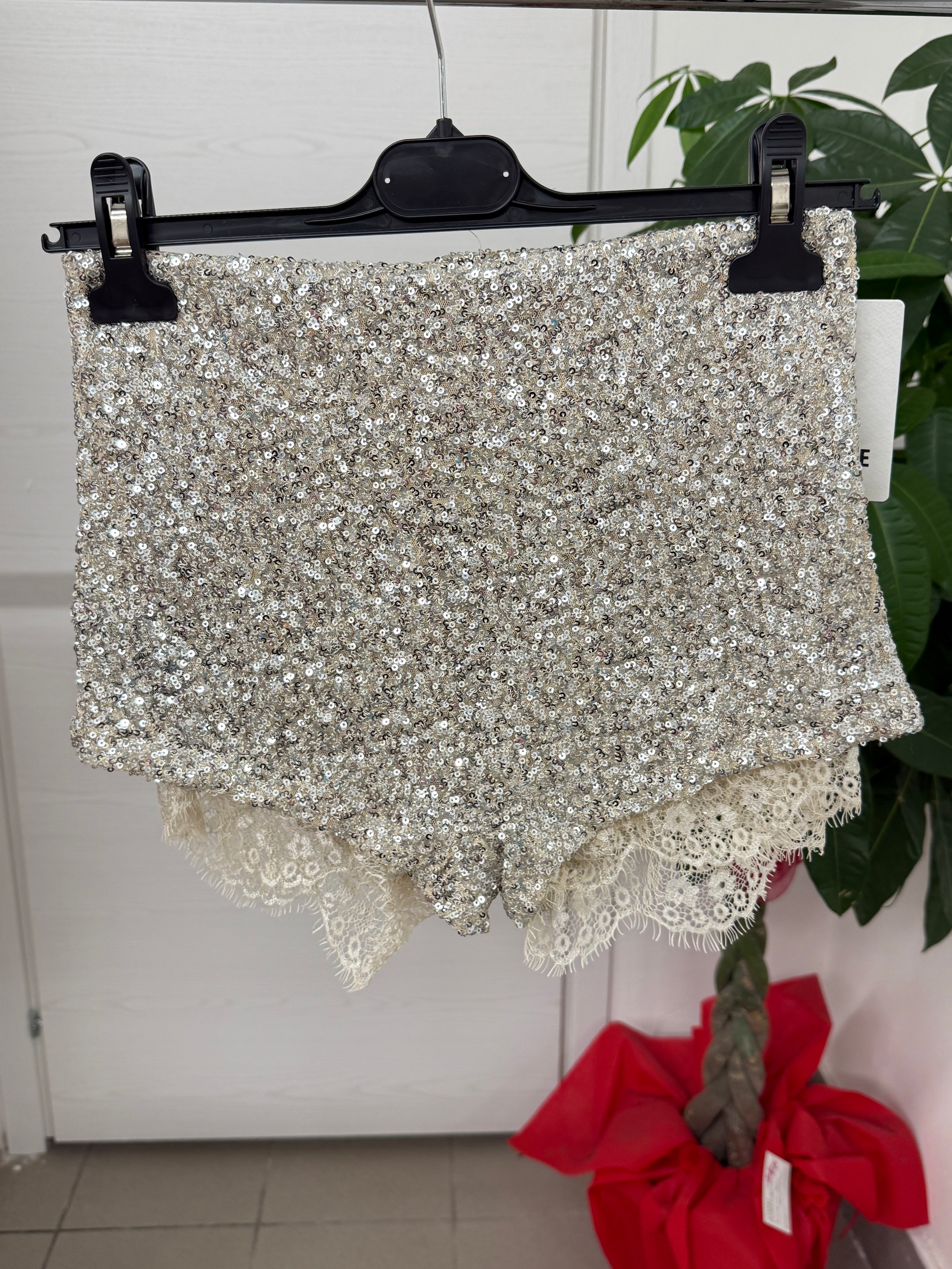 Pantaloncini con paillettes e pizzo FGD MODA