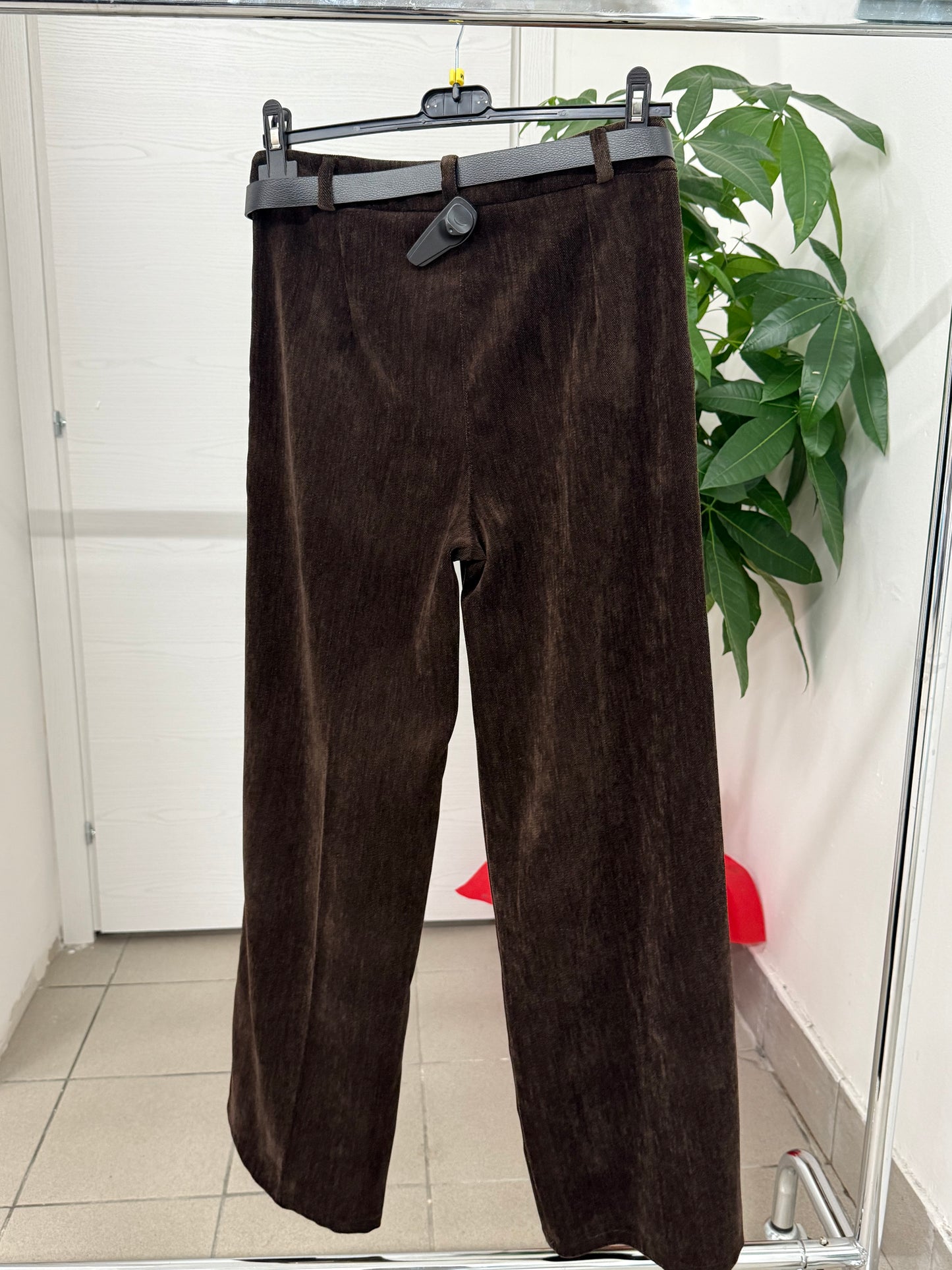 Pantaloni a palazzo effetto velluto con cinta