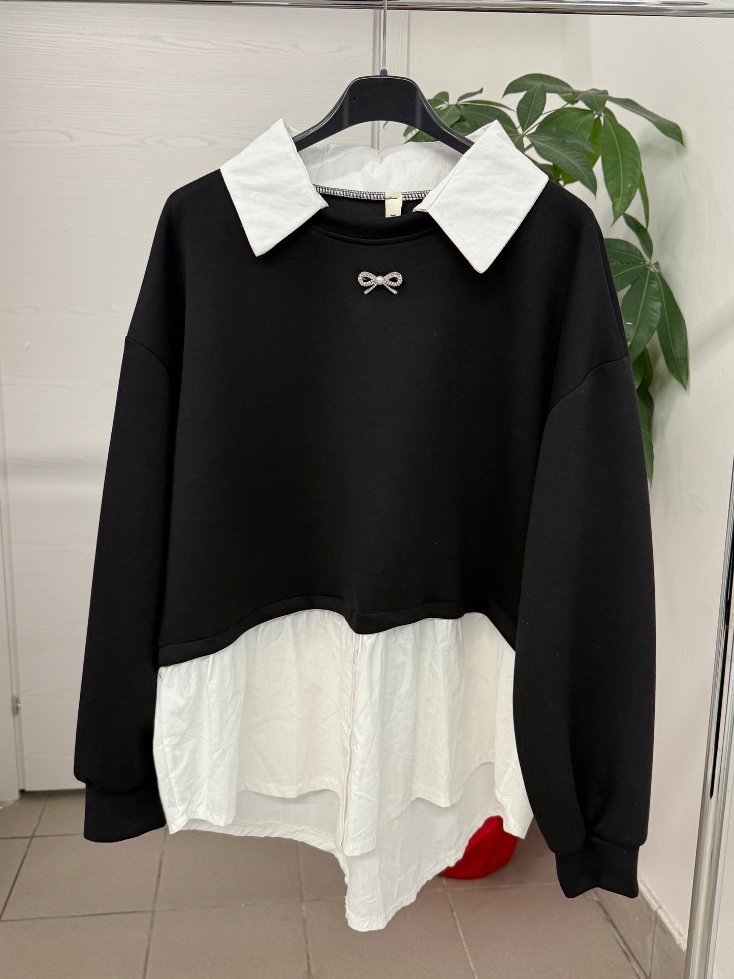 Felpa misto camicia tinta unita con spilla FGD MODA