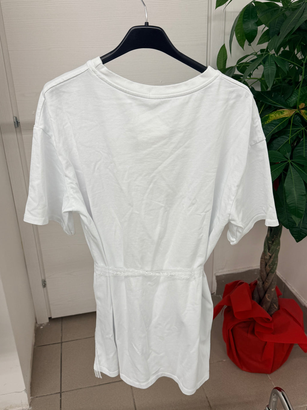 T-shirt in cotone over con tasca brillantinata e cinta FGD MODA