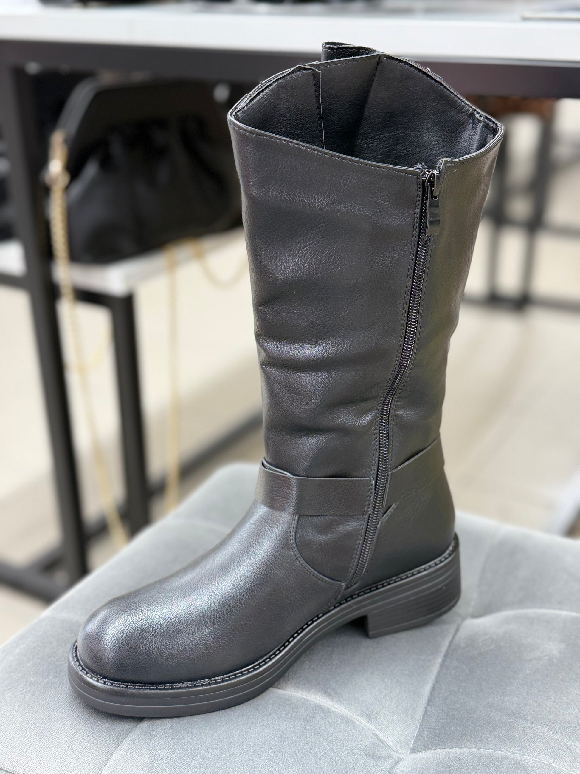 Stivali in ecopelle con fibbie tacco 3cm FGD MODA