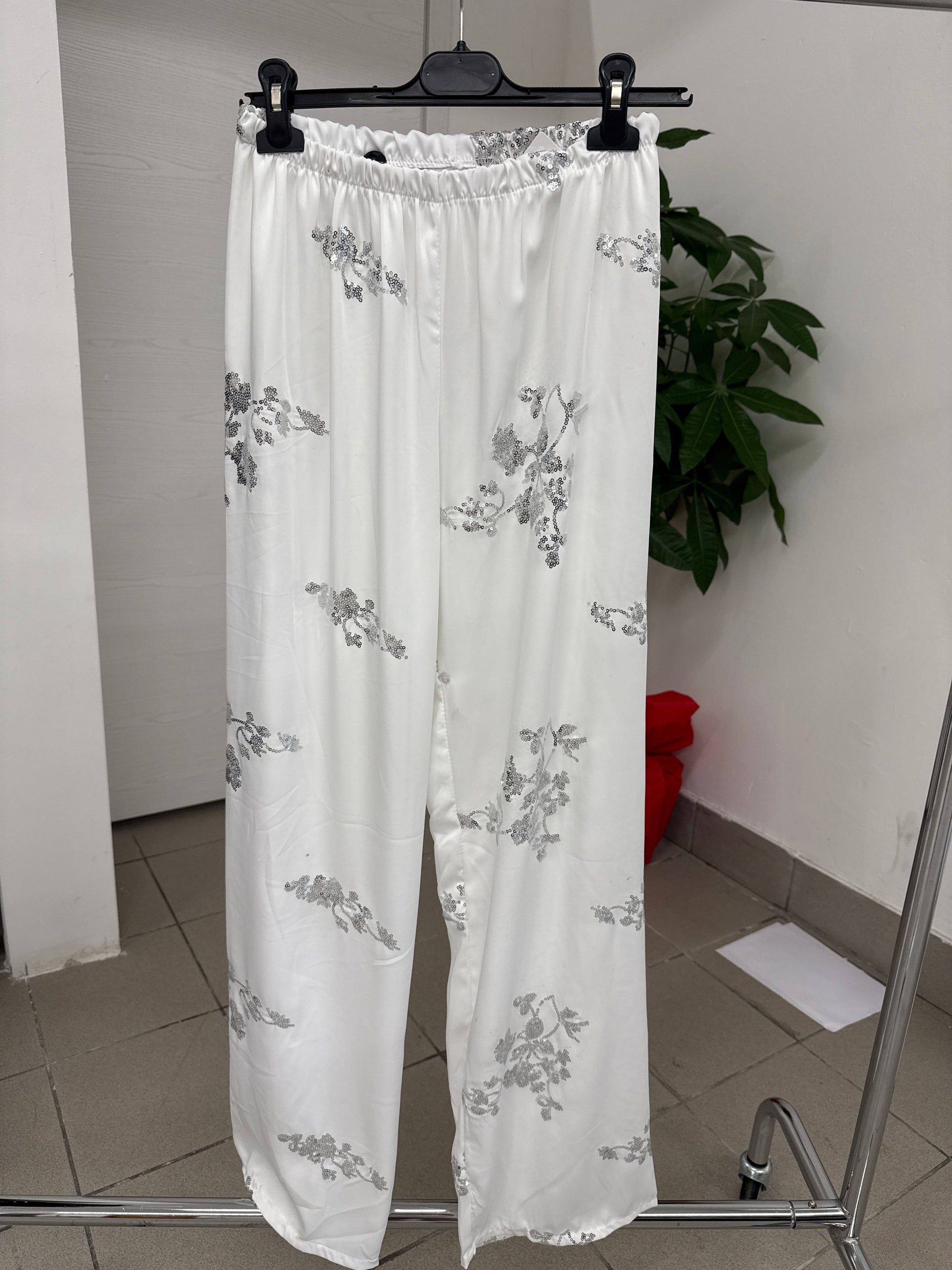 Pantalone con fiori a pallettes FGD MODA