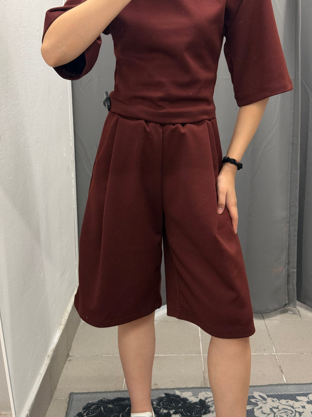 Set Coordinato T-Shirt Con Spalle Imbottite E Bermuda Con Pence JUST WEST FGD MODA