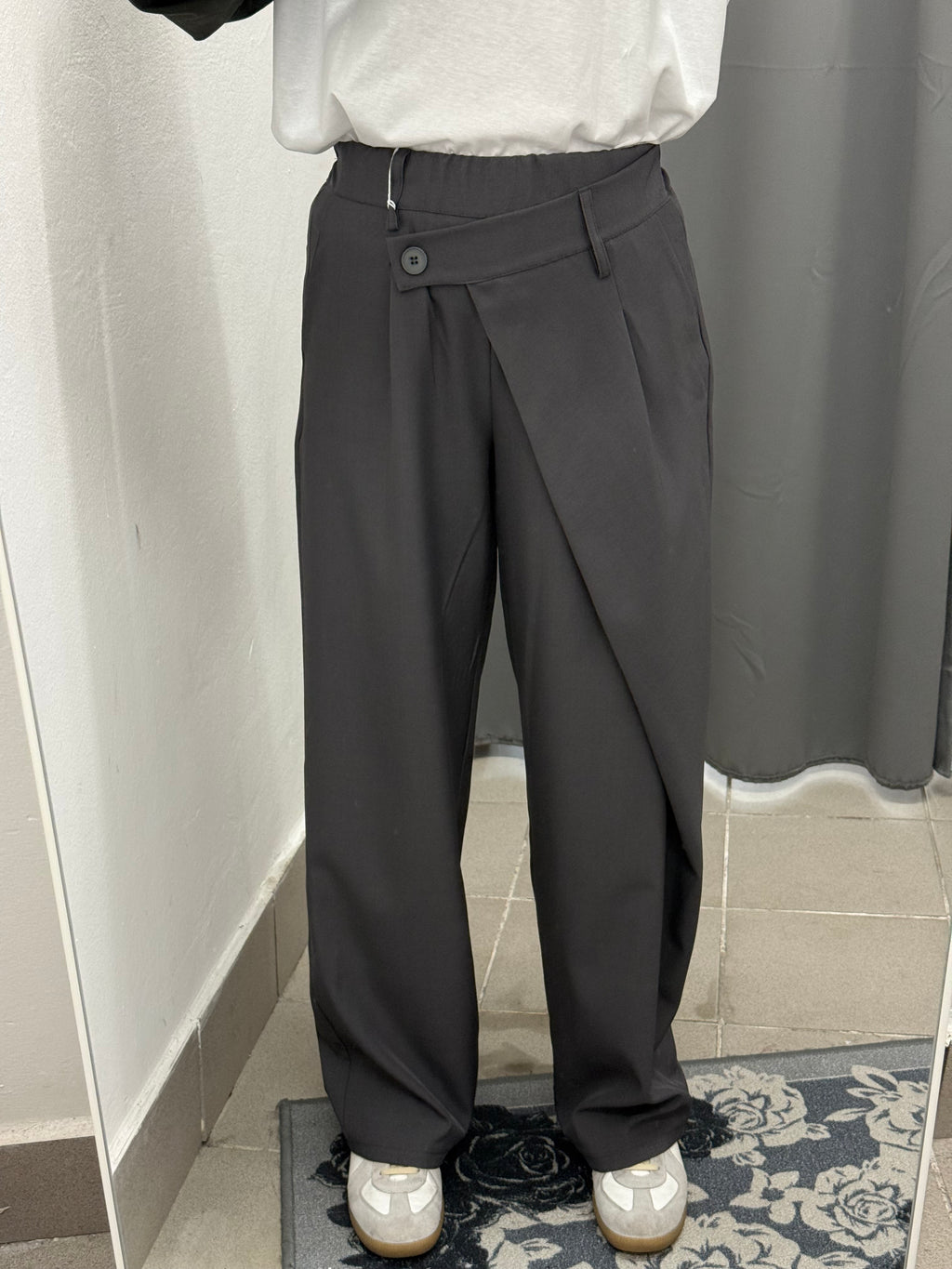 Pantaloni Asimmetrici Con Bottone Laterale FGD MODA