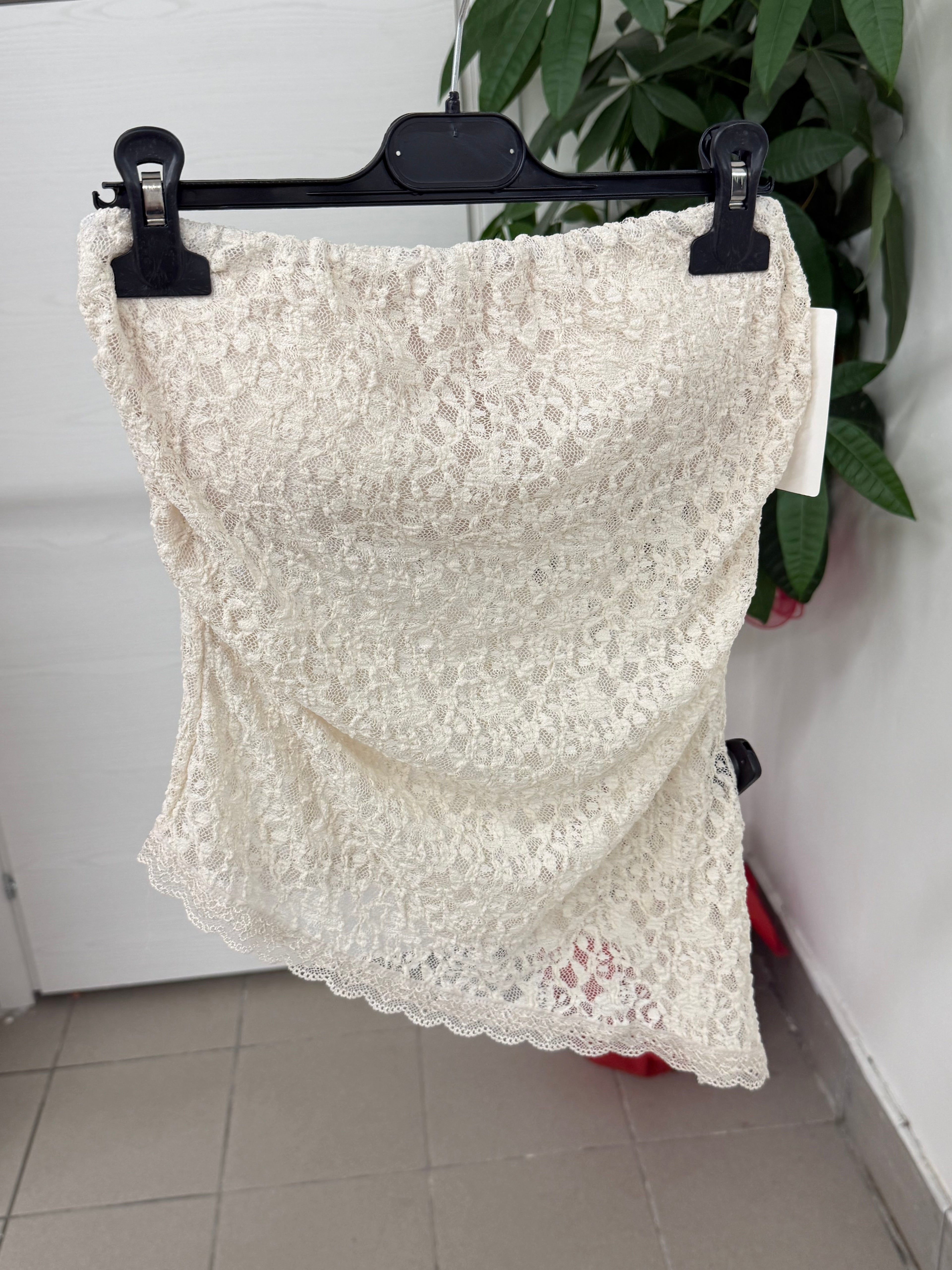 Top a Fascia in Pizzo con Taglio Obliquo FGD MODA