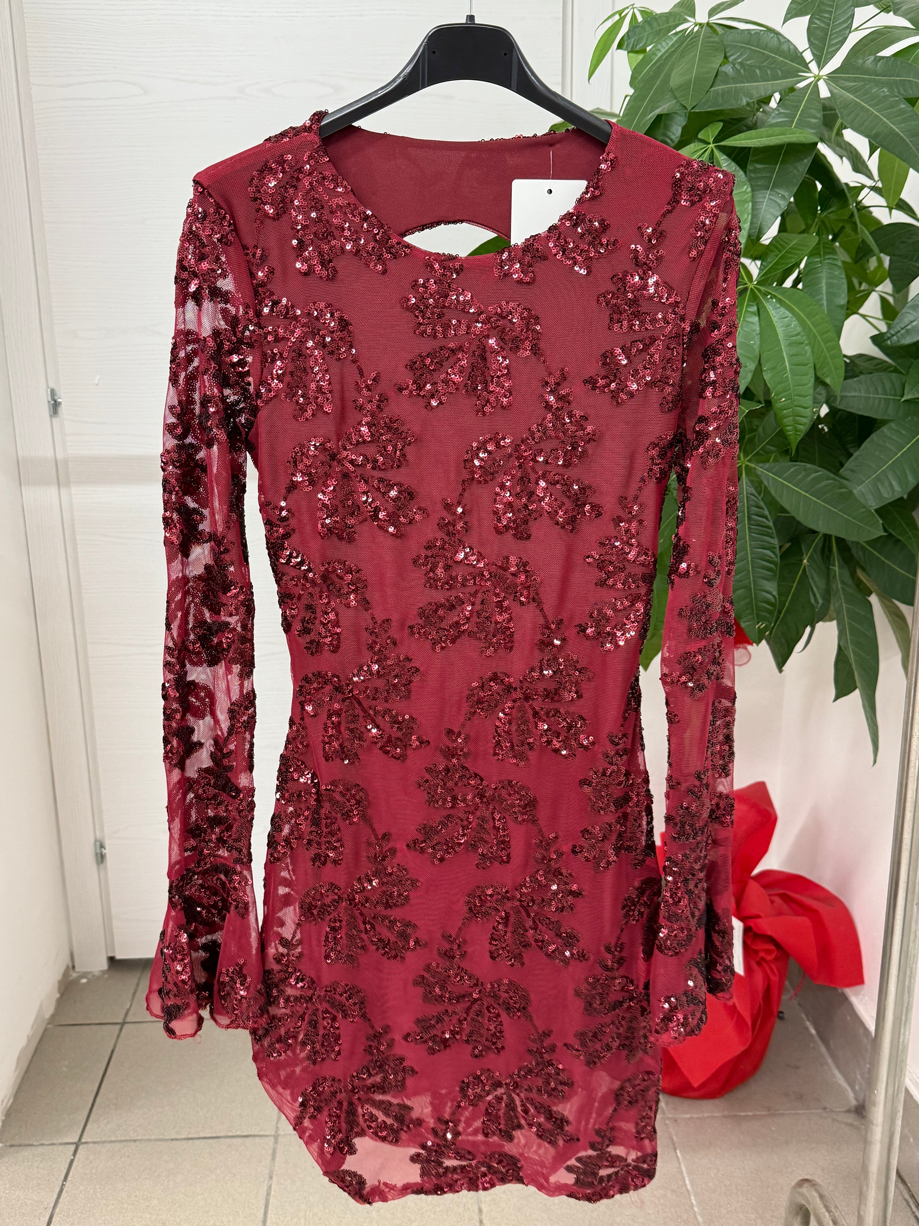 Abito corto a maniche lunghe semitrasparenti con paillettes e spacco sul retro FGD MODA